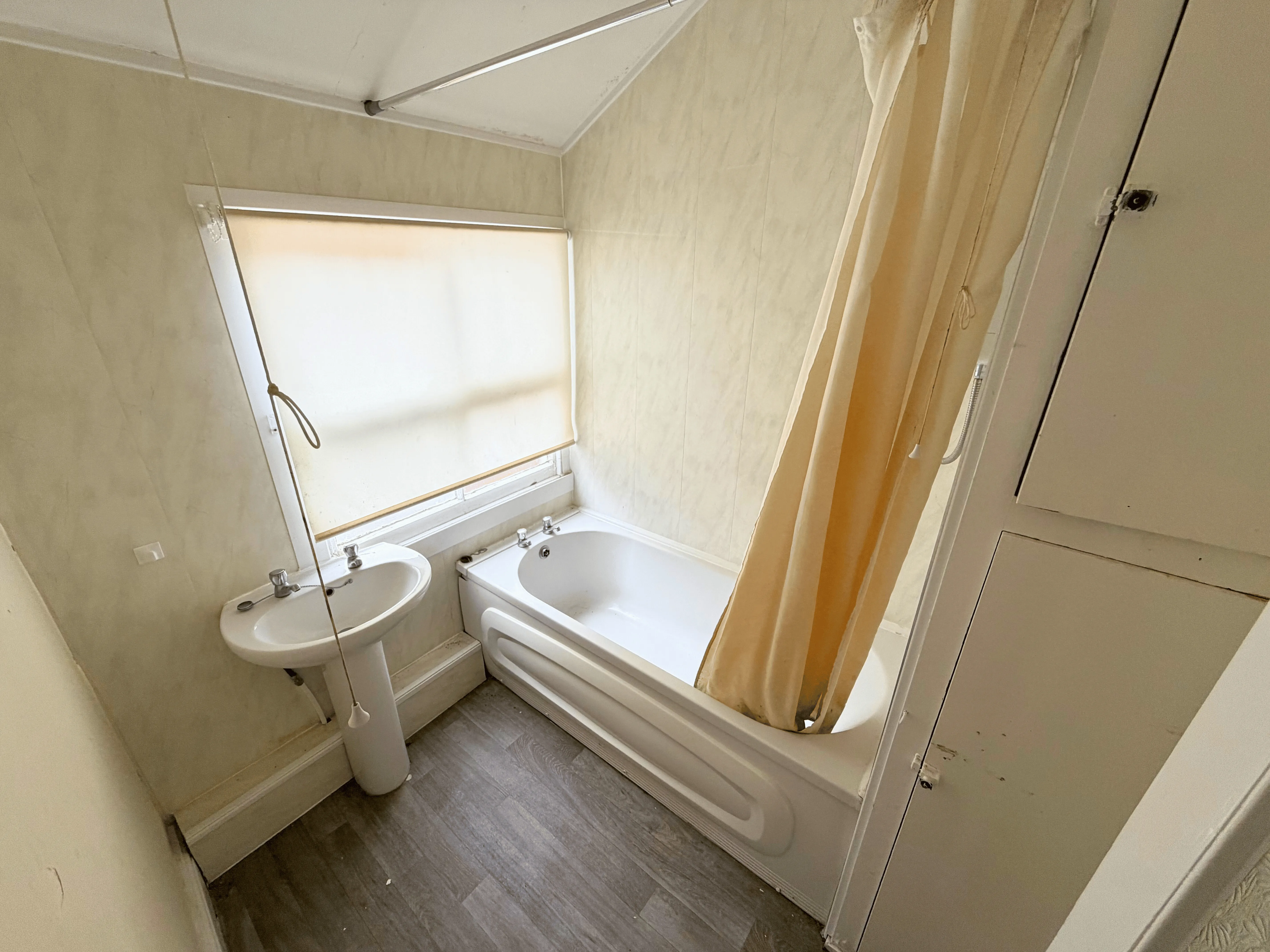 VACANT - Freehold Mid Terrace Building