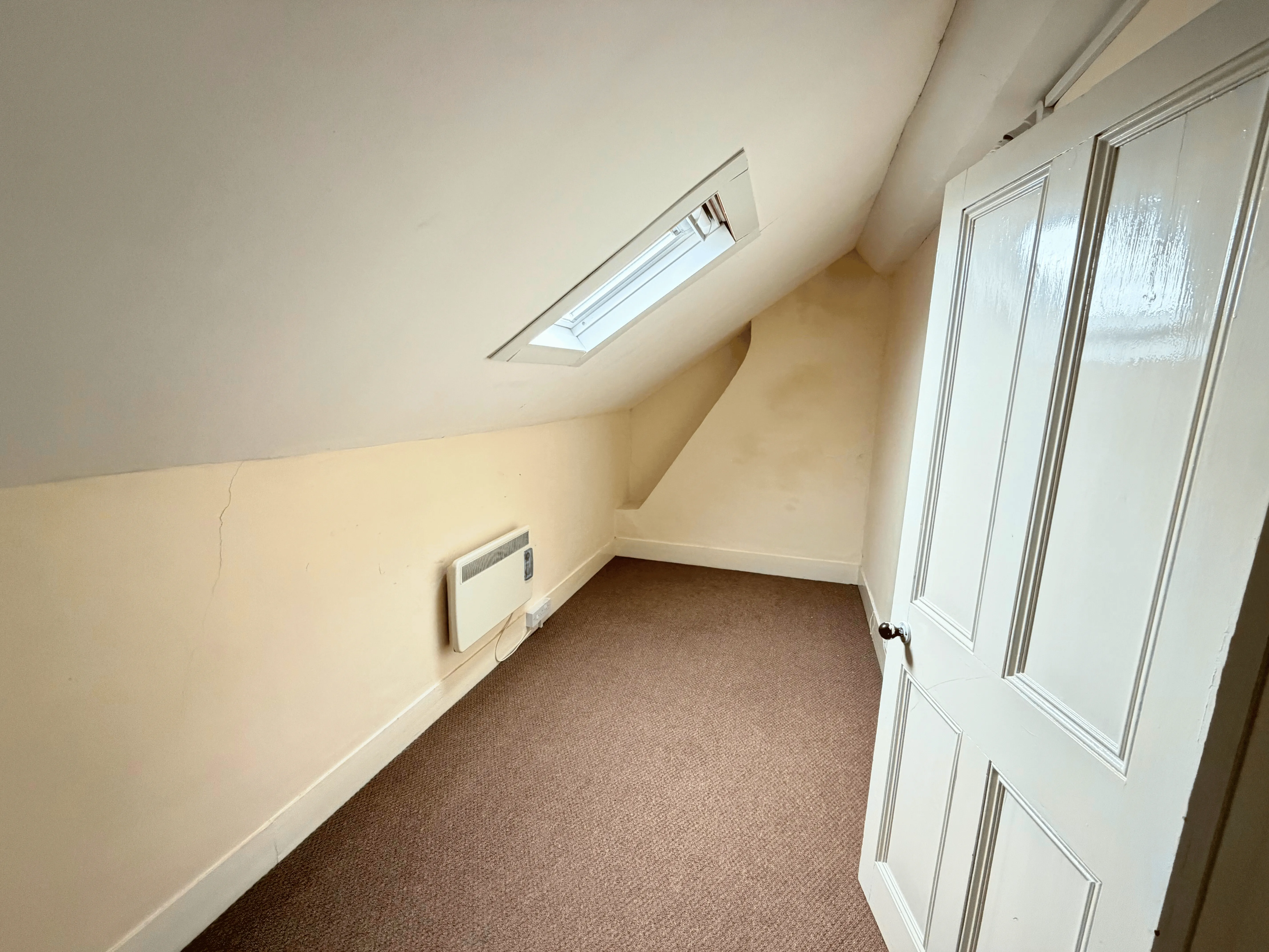 VACANT - Freehold Mid Terrace Building