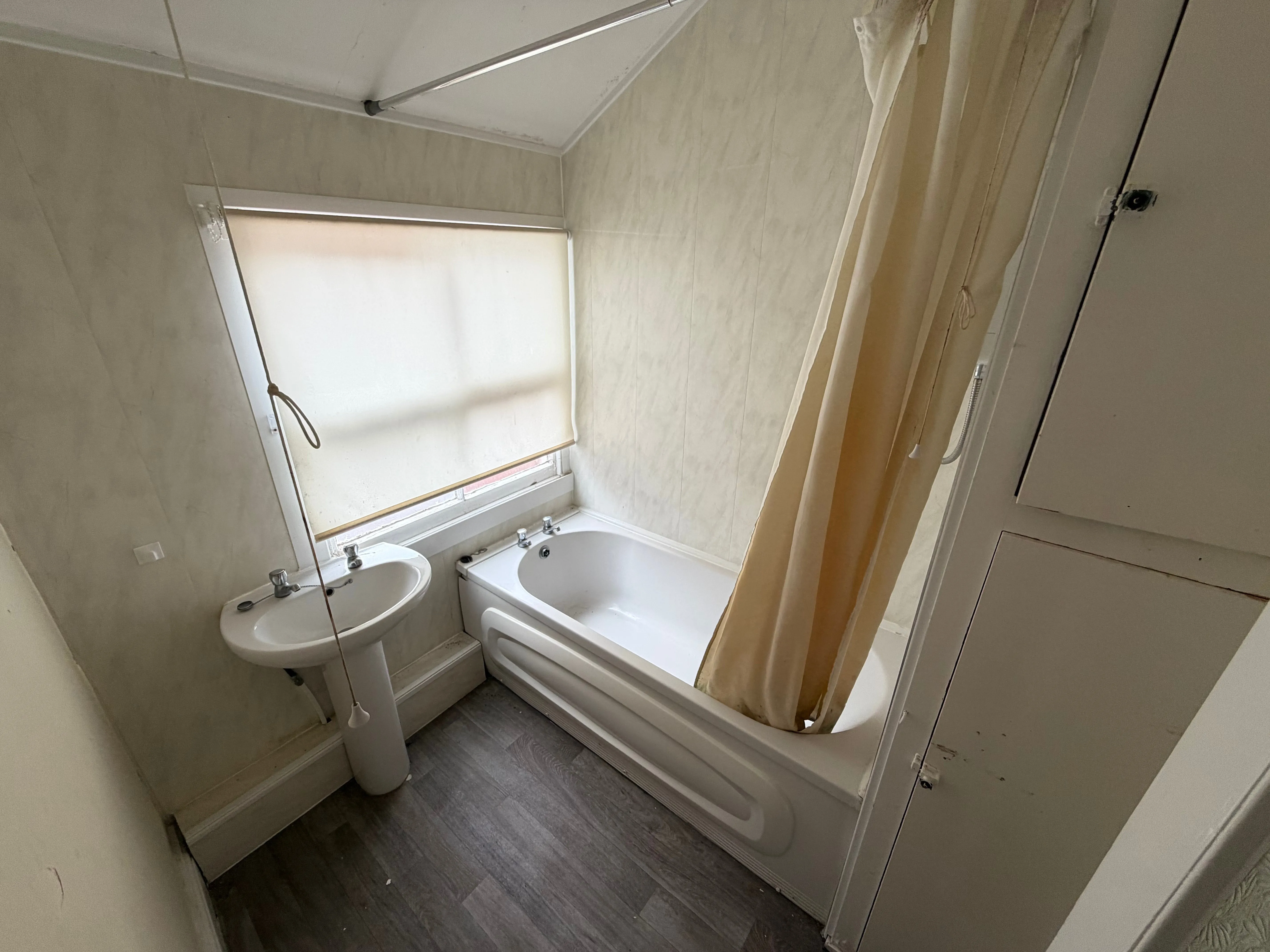 VACANT - Freehold Mid Terrace Building