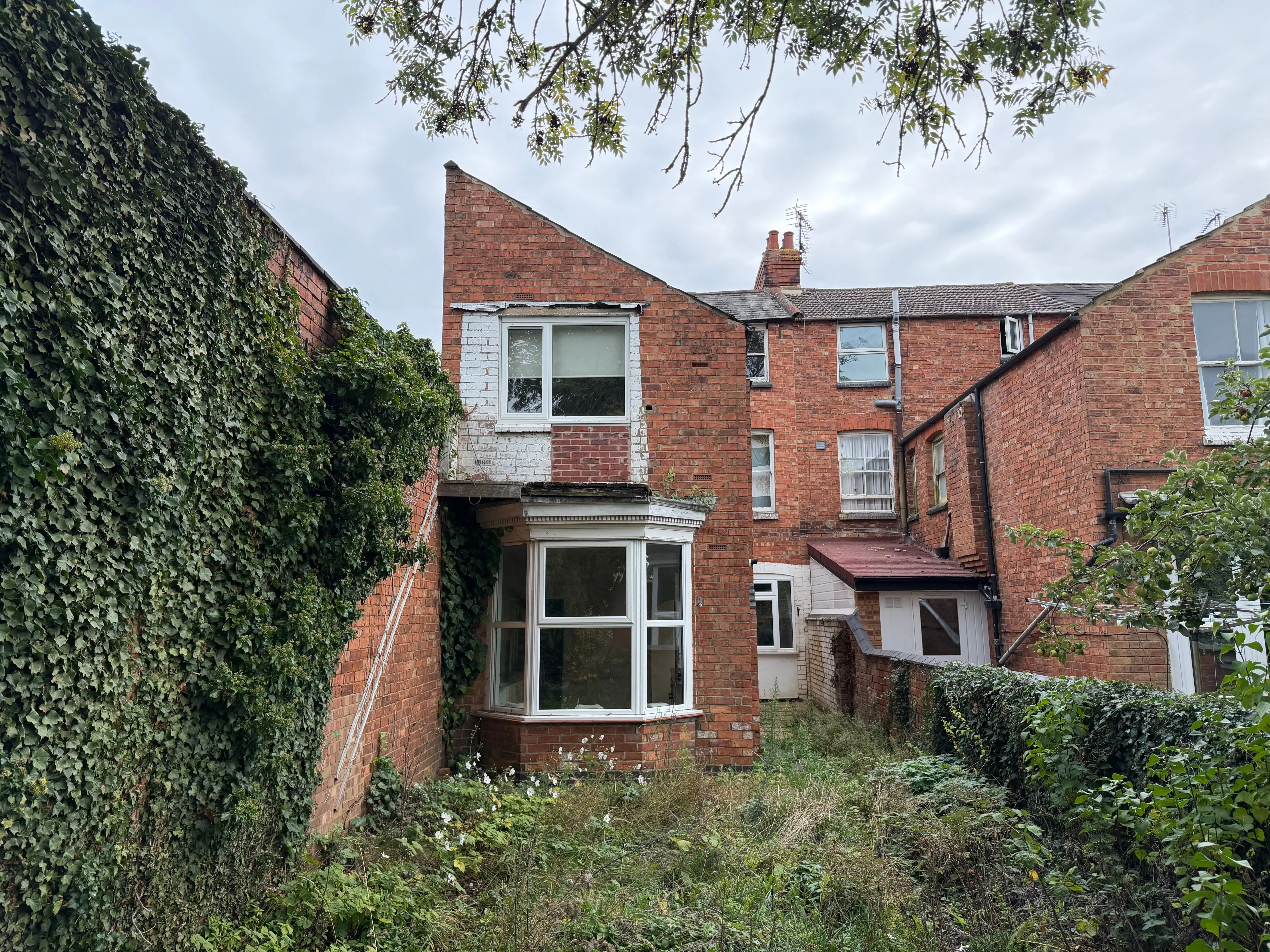VACANT - Freehold Mid Terrace Building