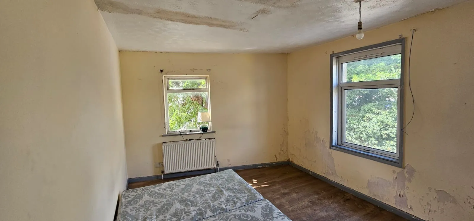 VACANT - Freehold End of Terrace Building