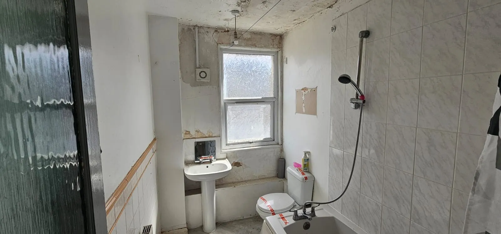 VACANT - Freehold End of Terrace Building