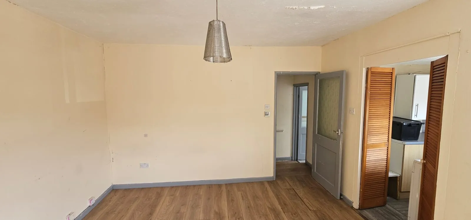 VACANT - Freehold End of Terrace Building