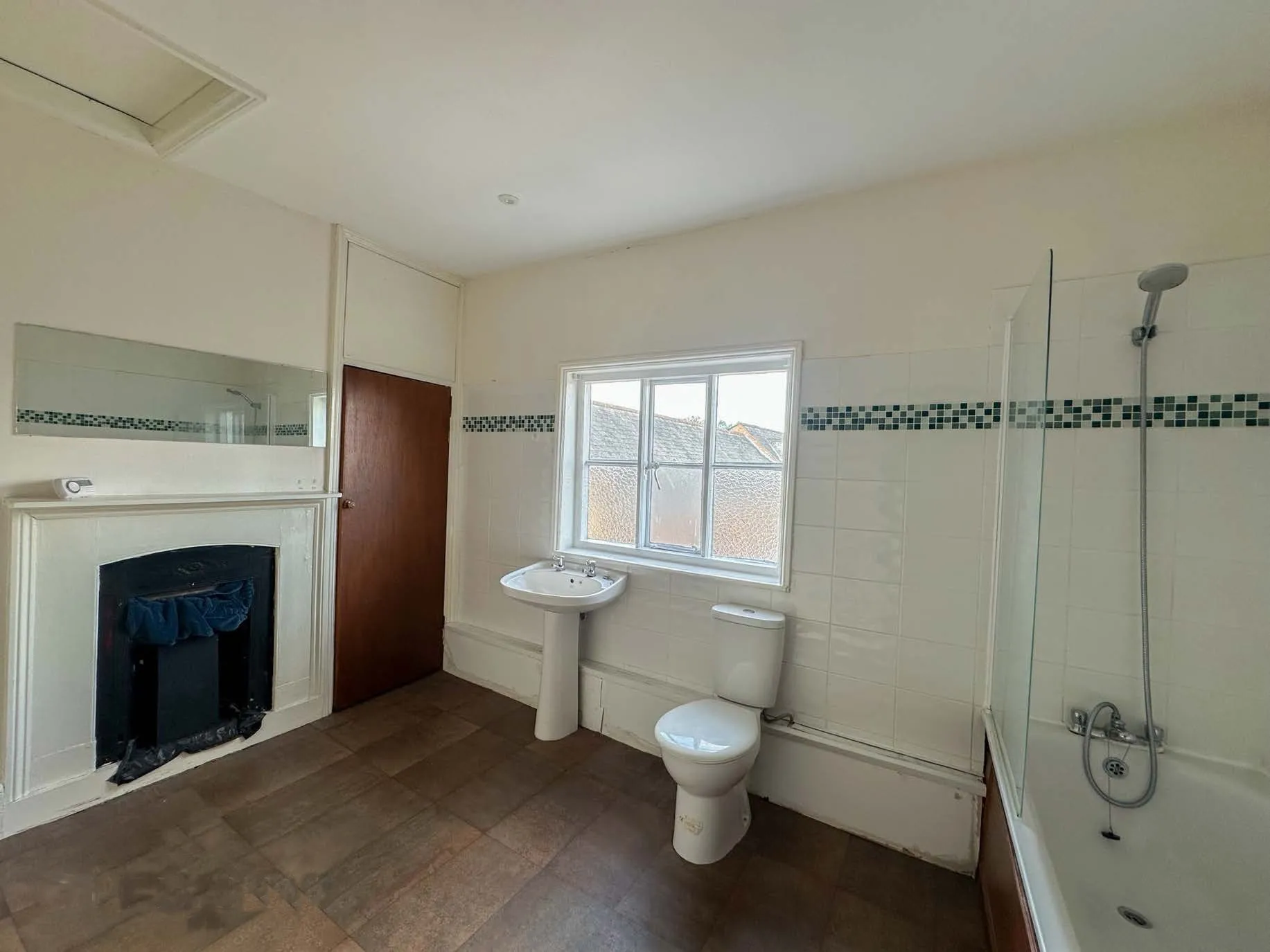 VACANT - Freehold Grade II Listed Mid Terrace House with Garage