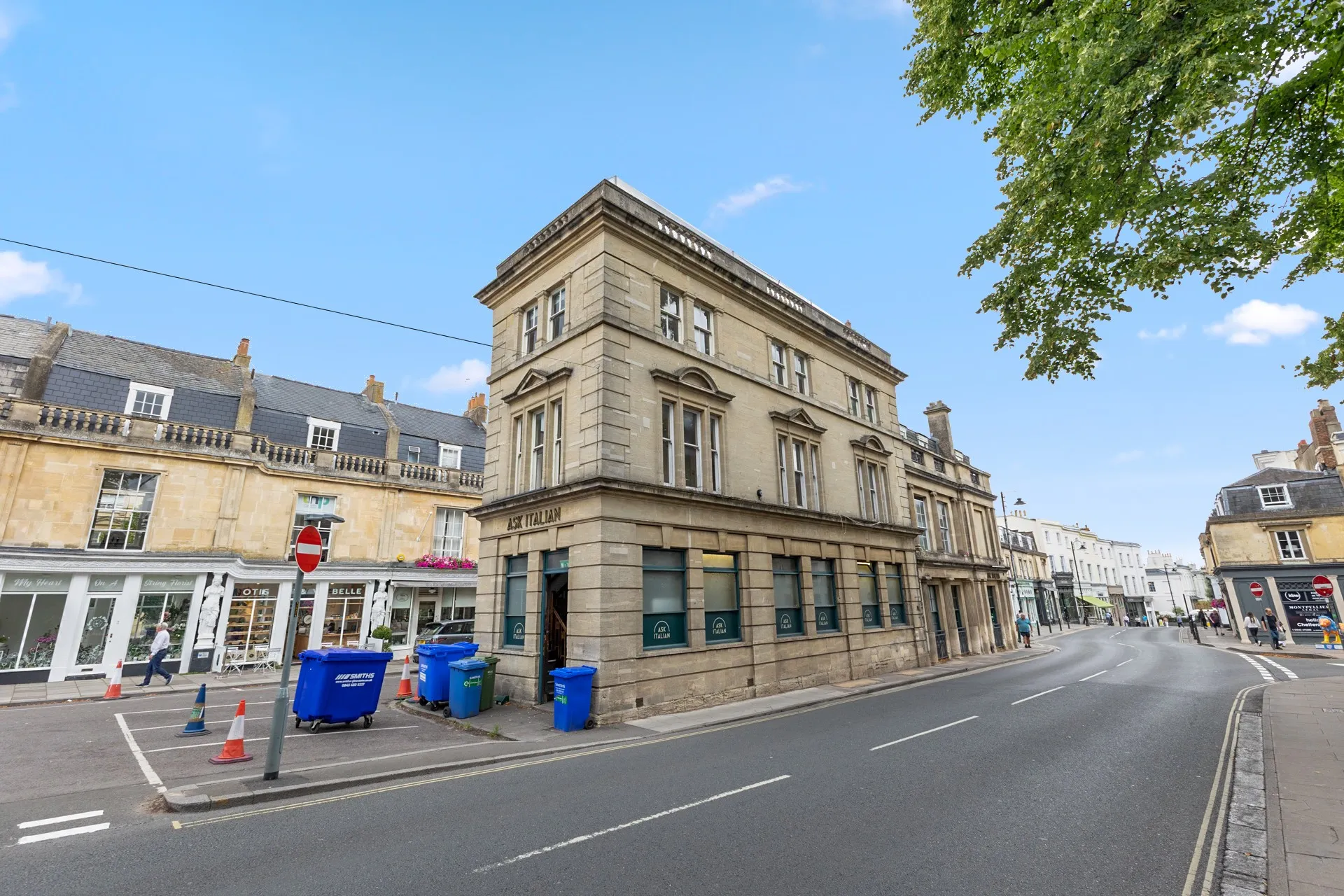 VACANT - Long Leasehold Grade II Listed Upper Parts Currently Comprising Former Office Accommodation