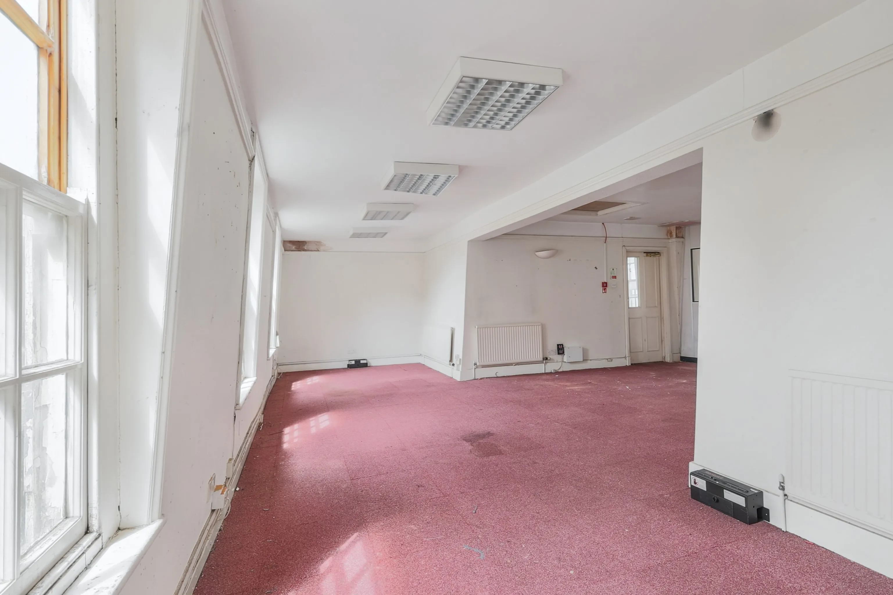 VACANT - Long Leasehold Grade II Listed Upper Parts Currently Comprising Former Office Accommodation