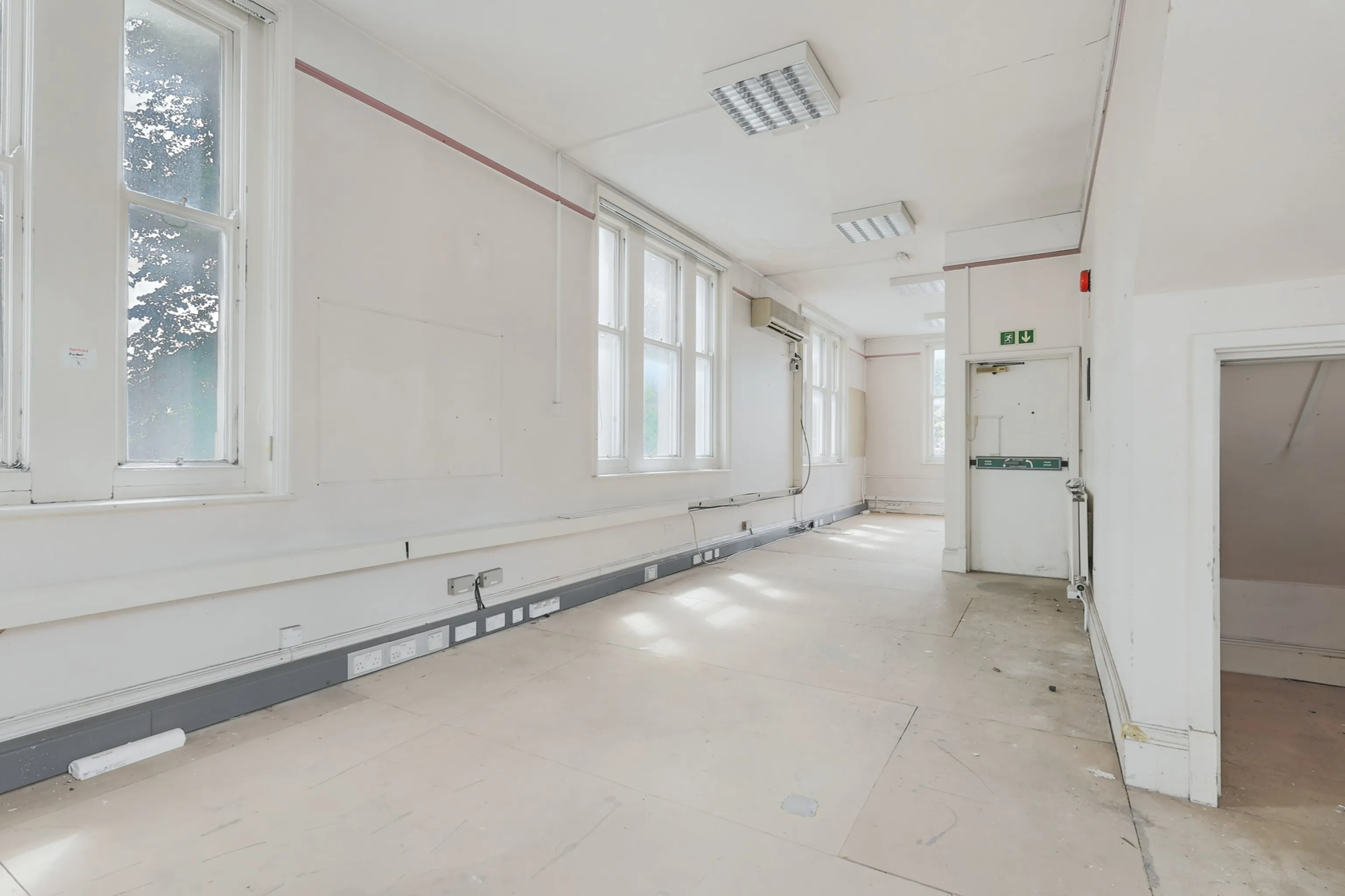 VACANT - Long Leasehold Grade II Listed Upper Parts Currently Comprising Former Office Accommodation