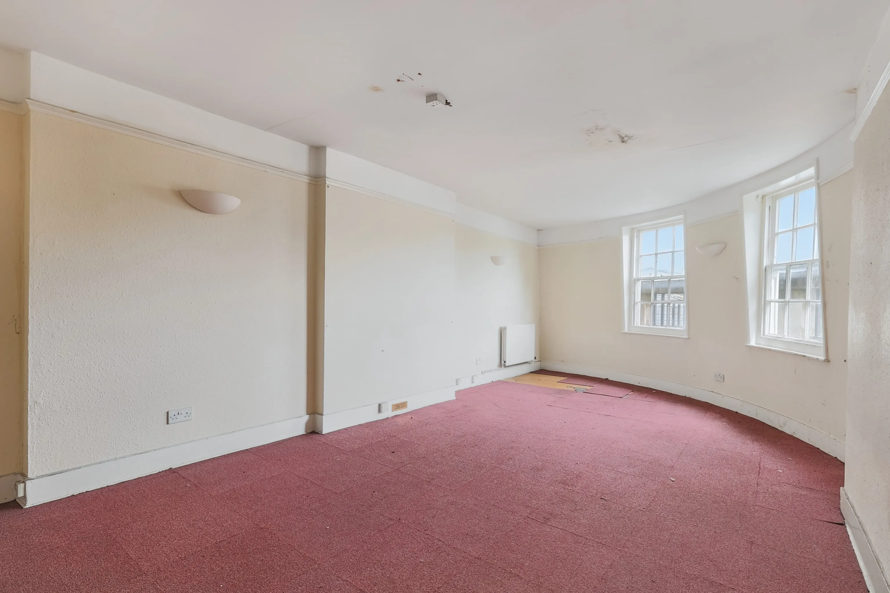 VACANT - Long Leasehold Grade II Listed Upper Parts Currently Comprising Former Office Accommodation