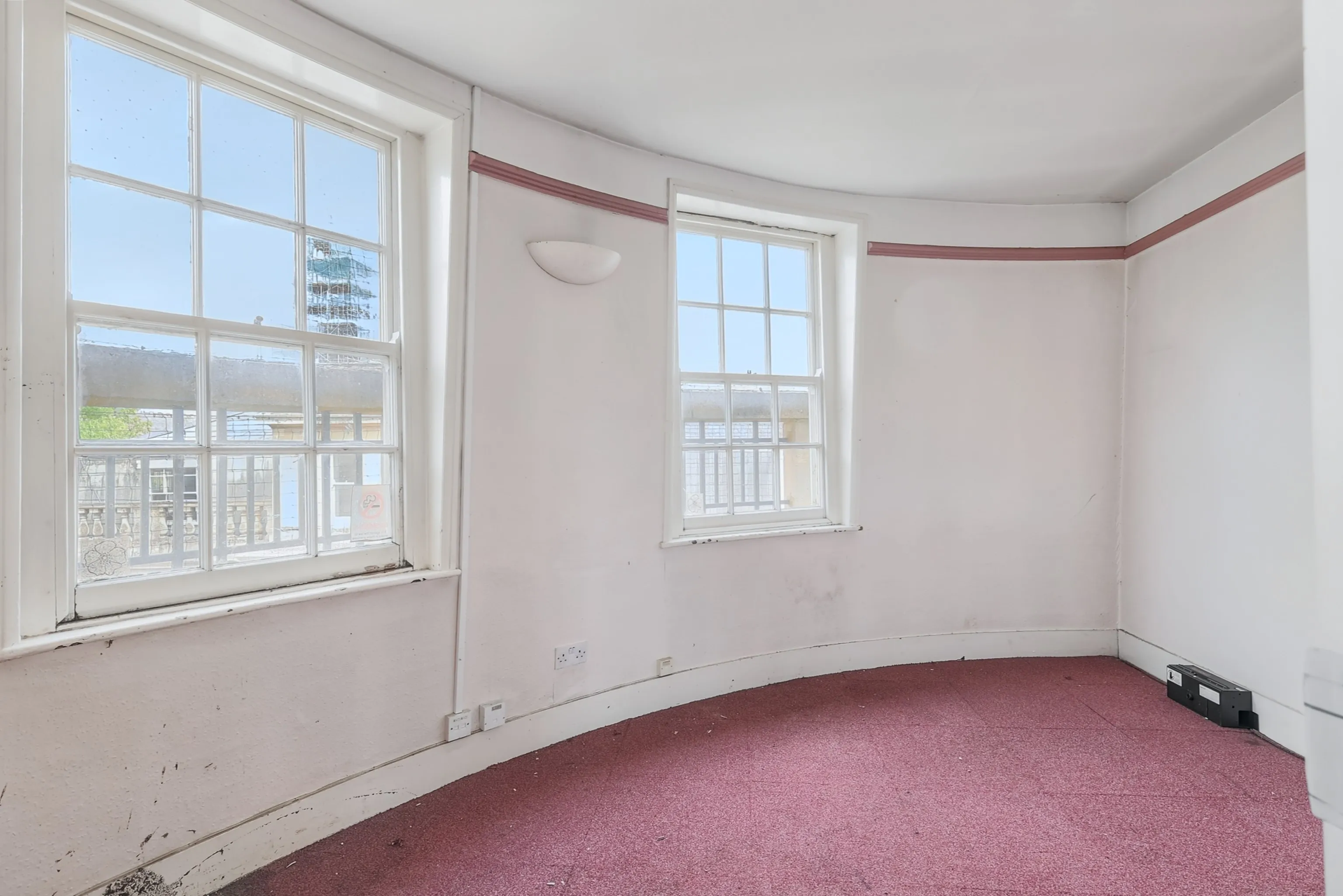 VACANT - Long Leasehold Grade II Listed Upper Parts Currently Comprising Former Office Accommodation