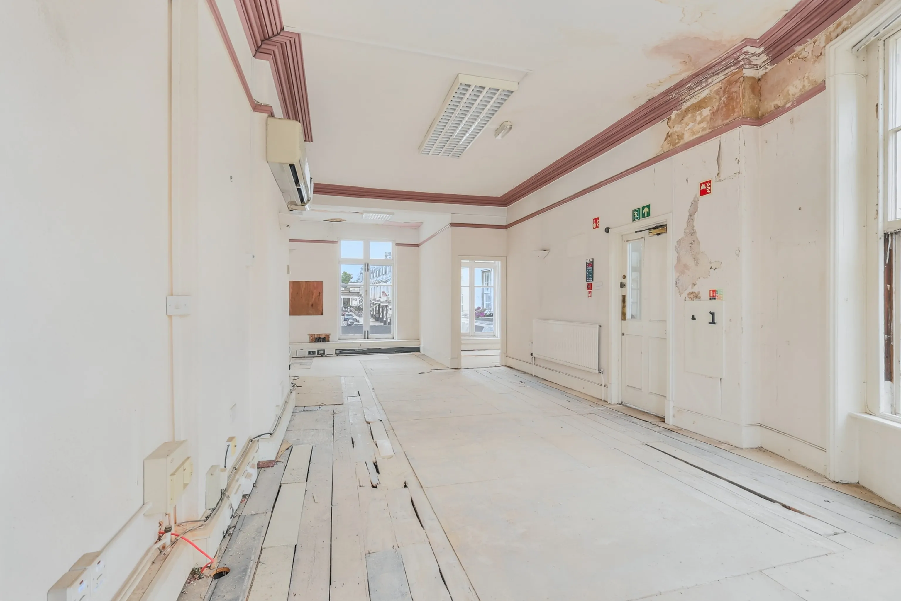 VACANT - Long Leasehold Grade II Listed Upper Parts Currently Comprising Former Office Accommodation