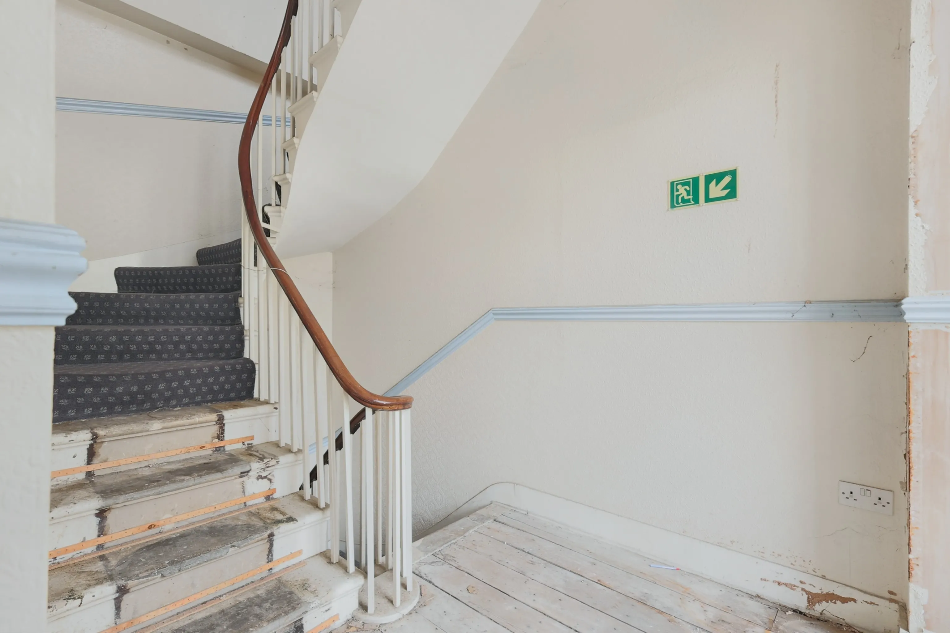 VACANT - Long Leasehold Grade II Listed Upper Parts Currently Comprising Former Office Accommodation