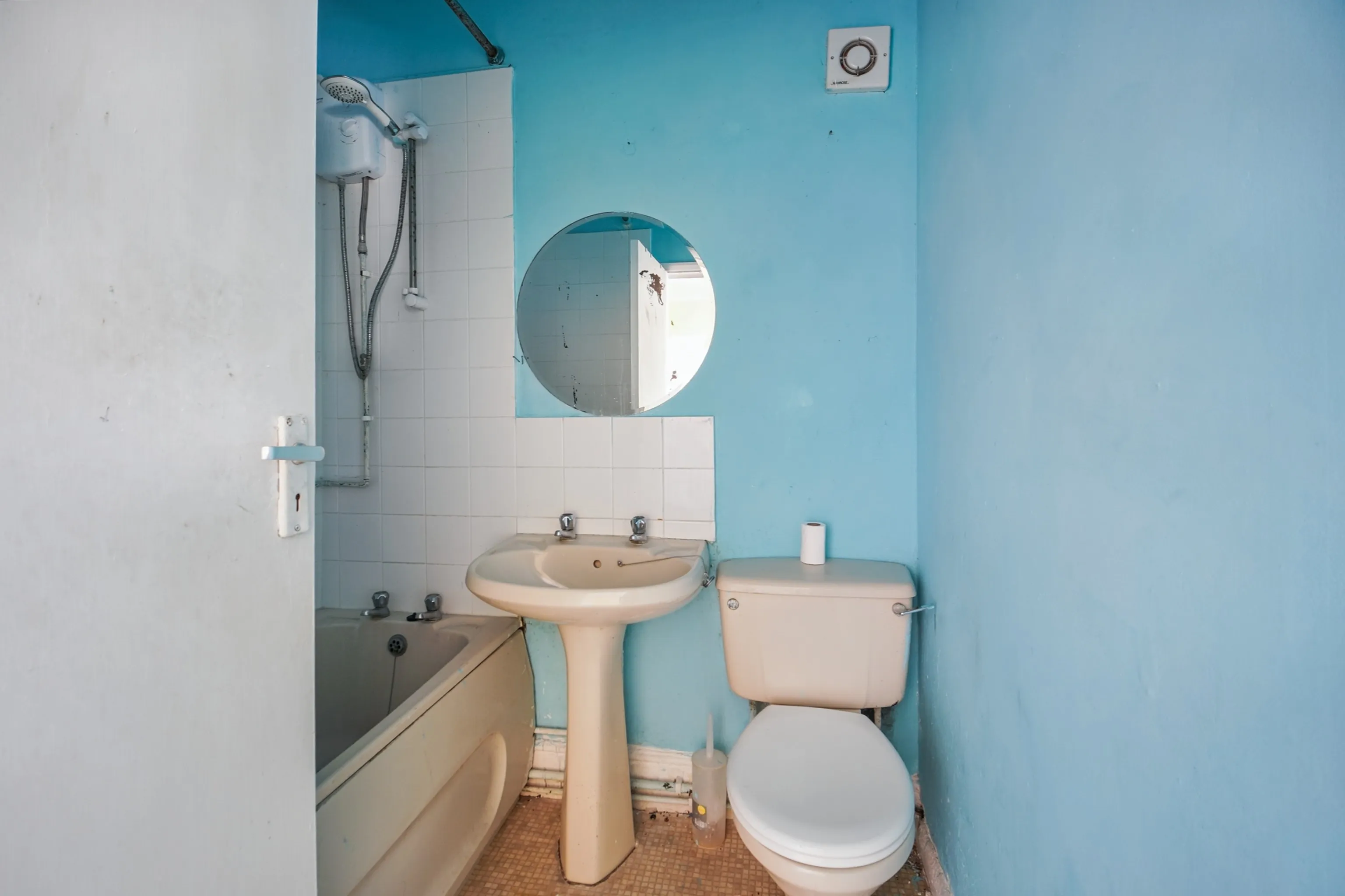 VACANT - Freehold Detached Building