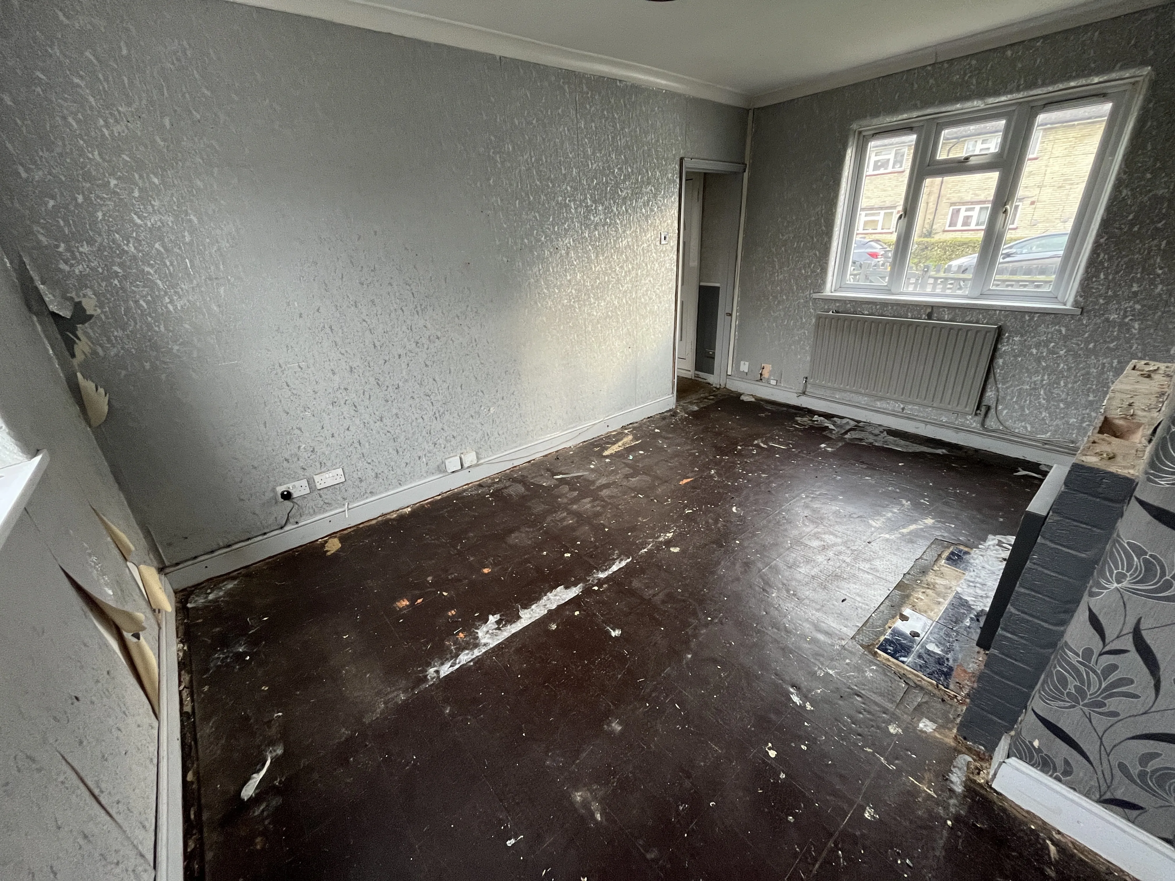 VACANT - Freehold Mid Terrace House