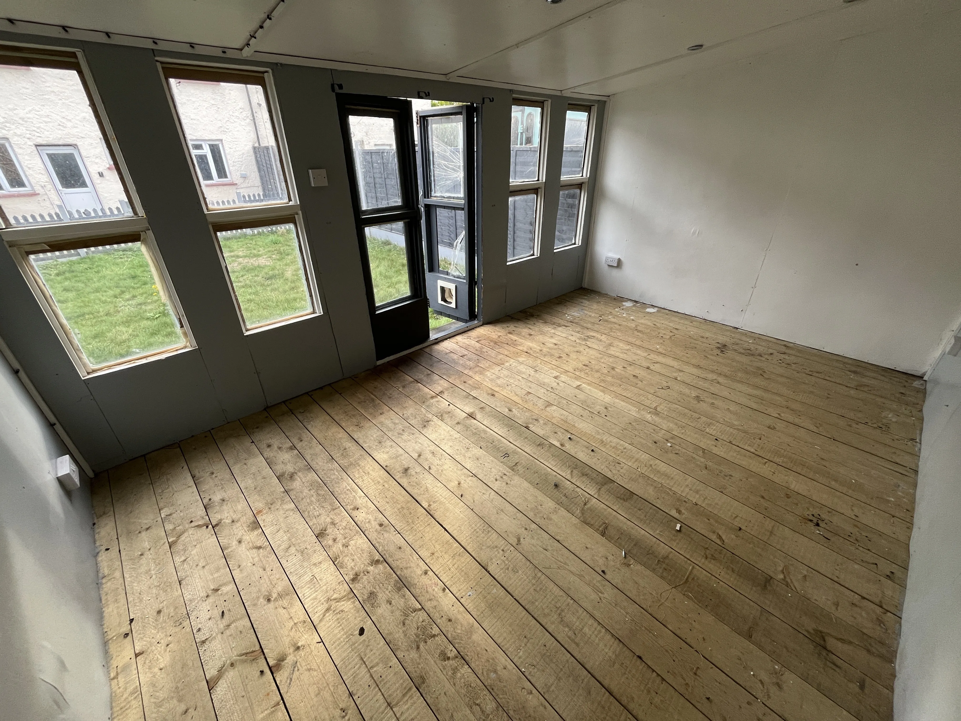 VACANT - Freehold Mid Terrace House
