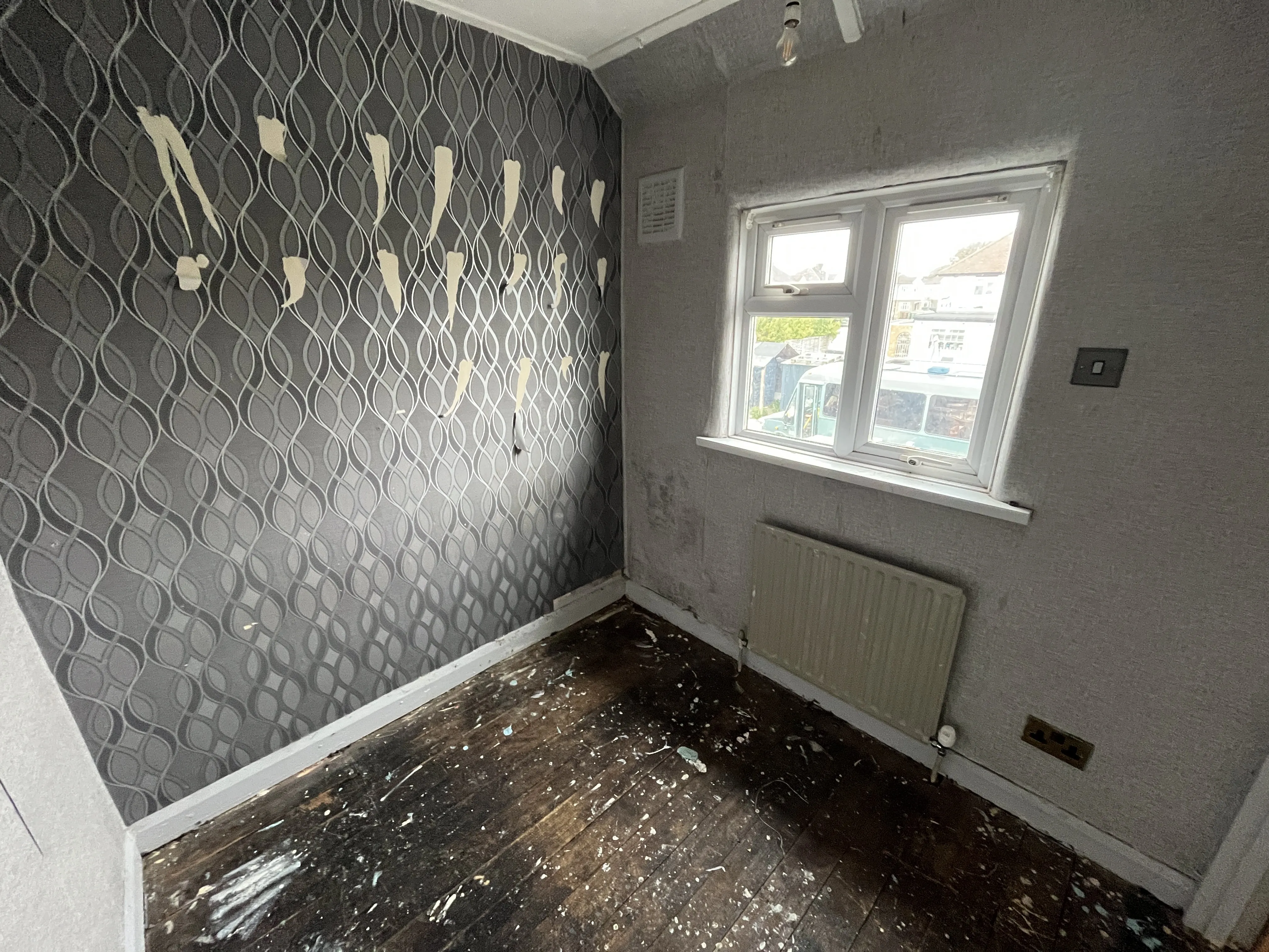 VACANT - Freehold Mid Terrace House