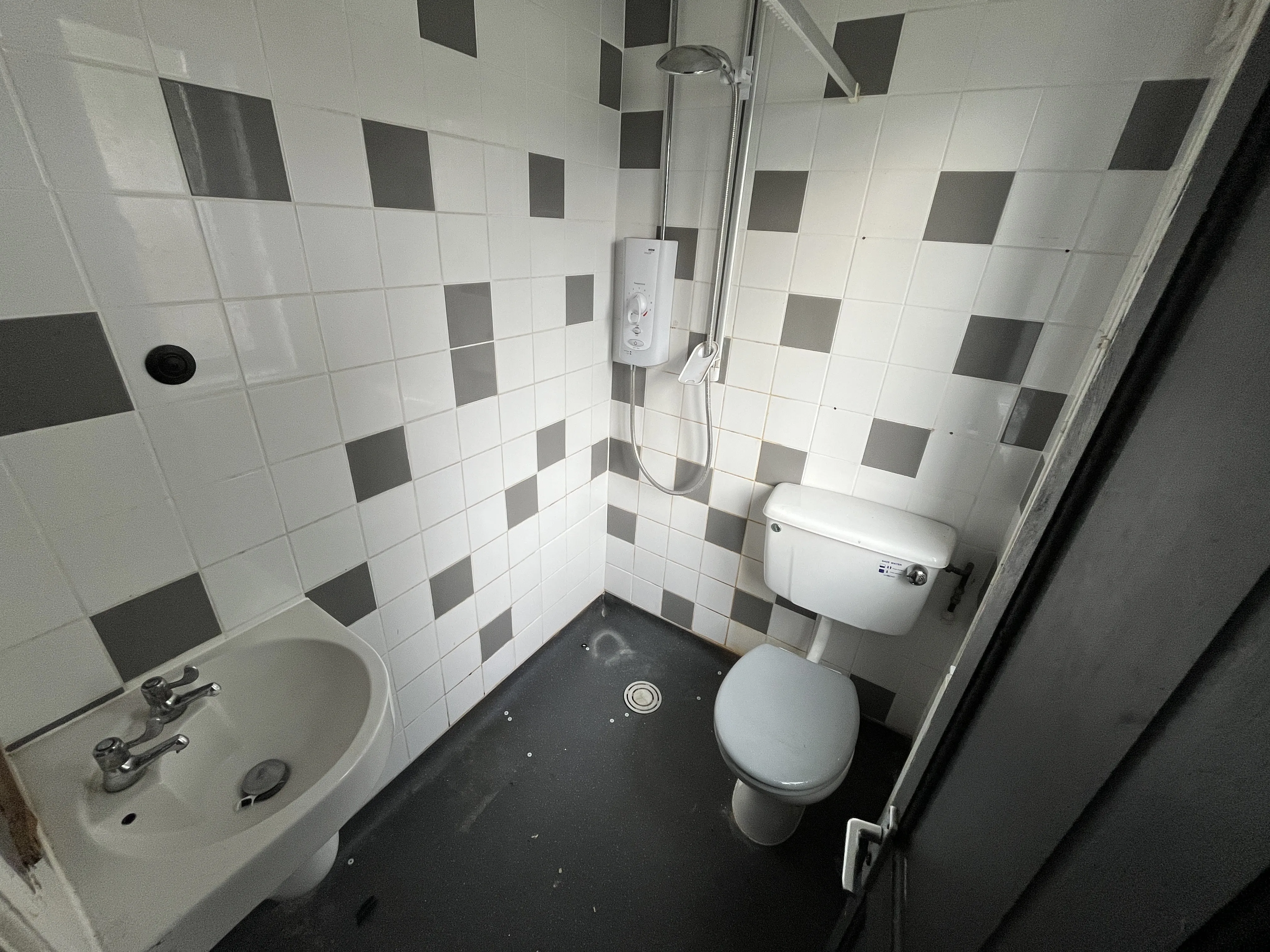 VACANT - Freehold Mid Terrace House