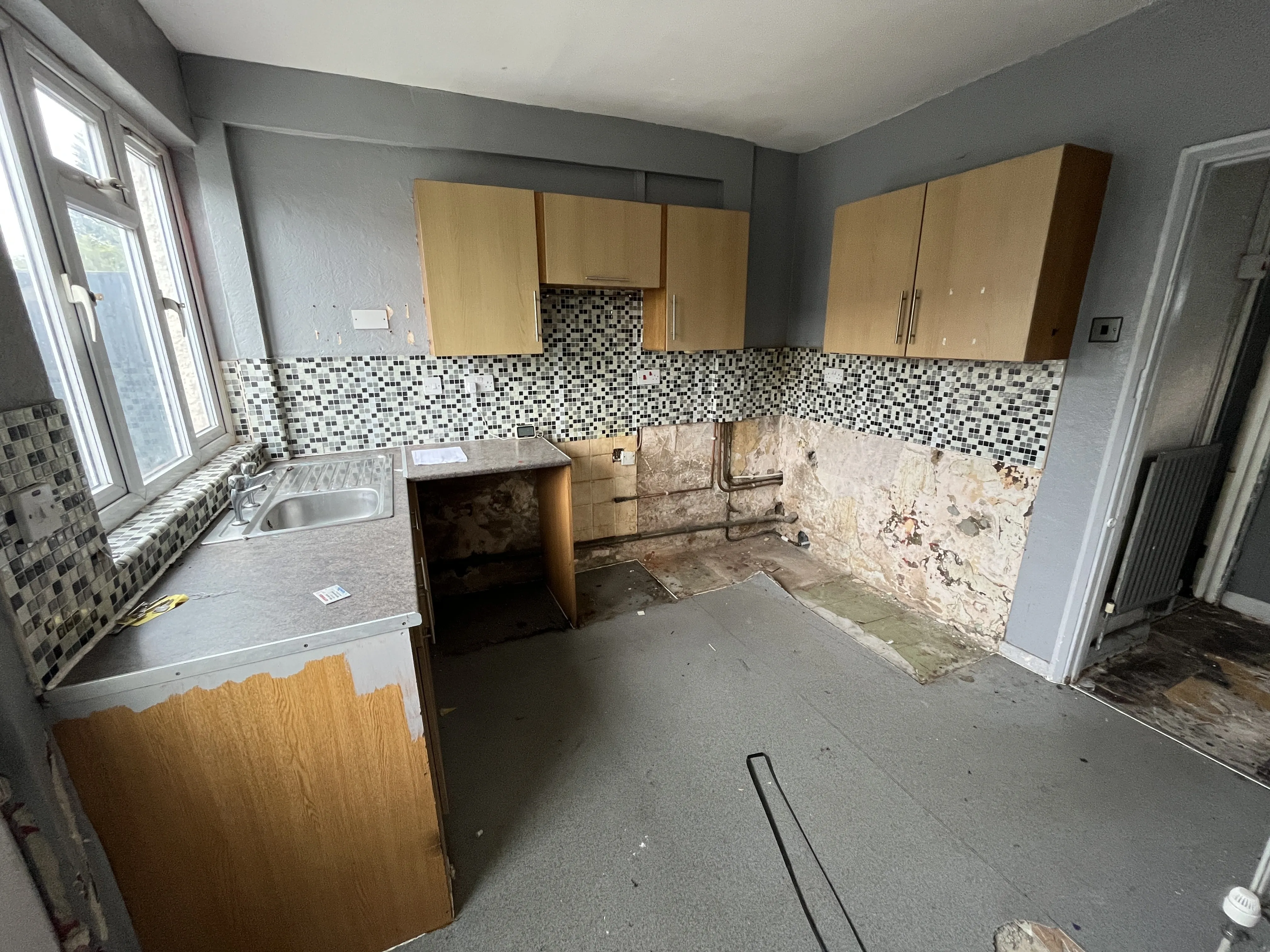 VACANT - Freehold Mid Terrace House