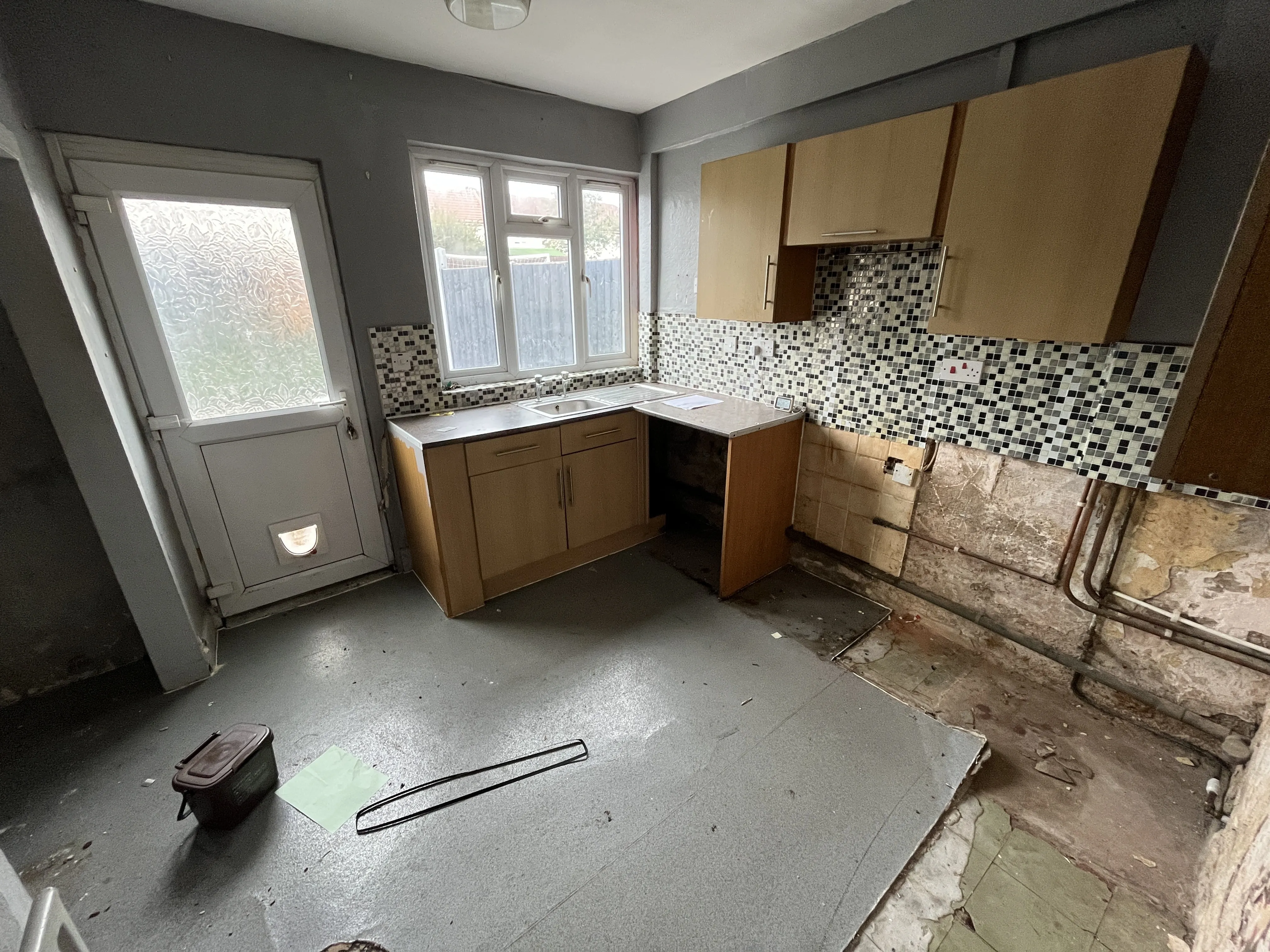 VACANT - Freehold Mid Terrace House