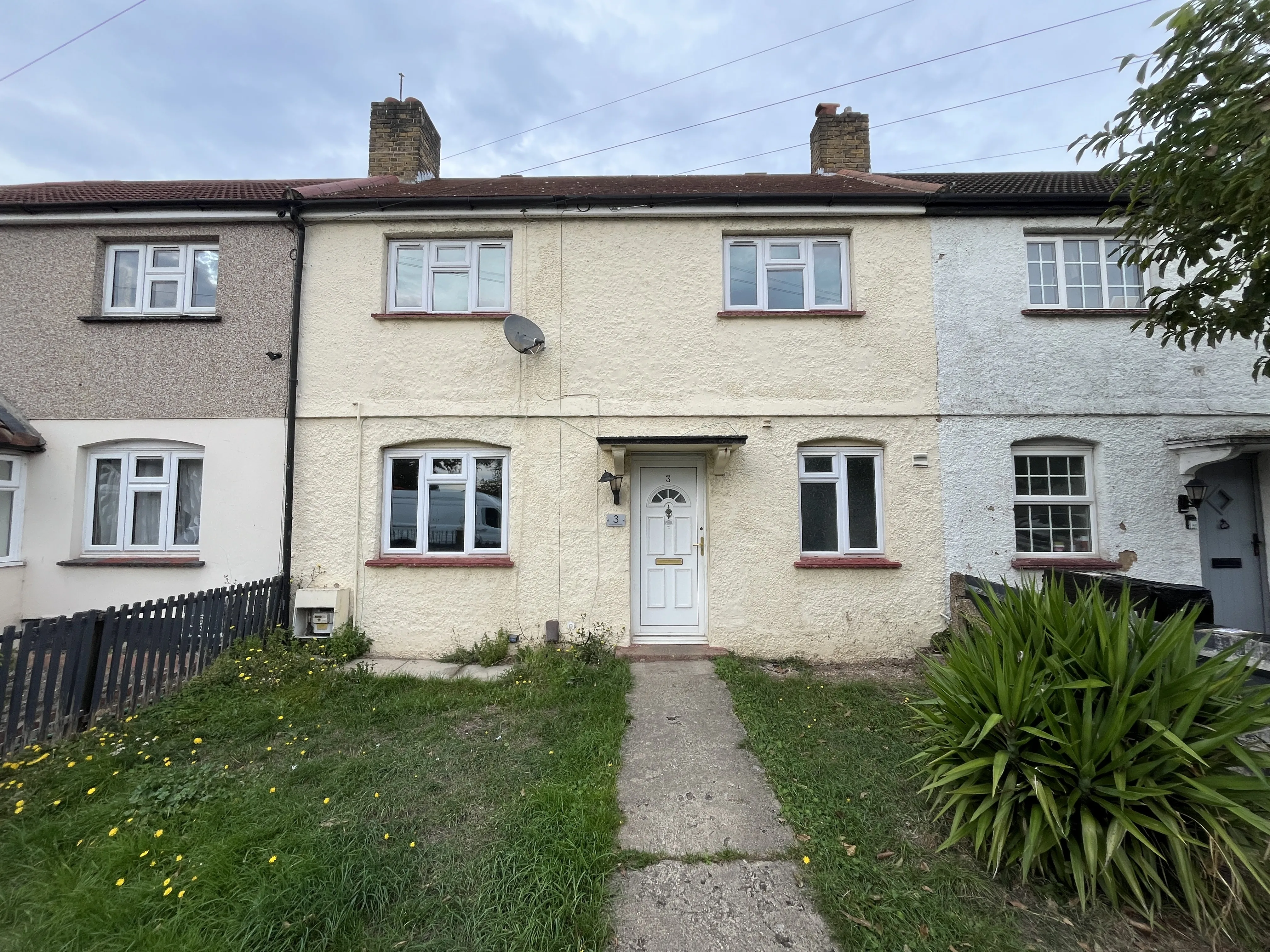 VACANT - Freehold Mid Terrace House