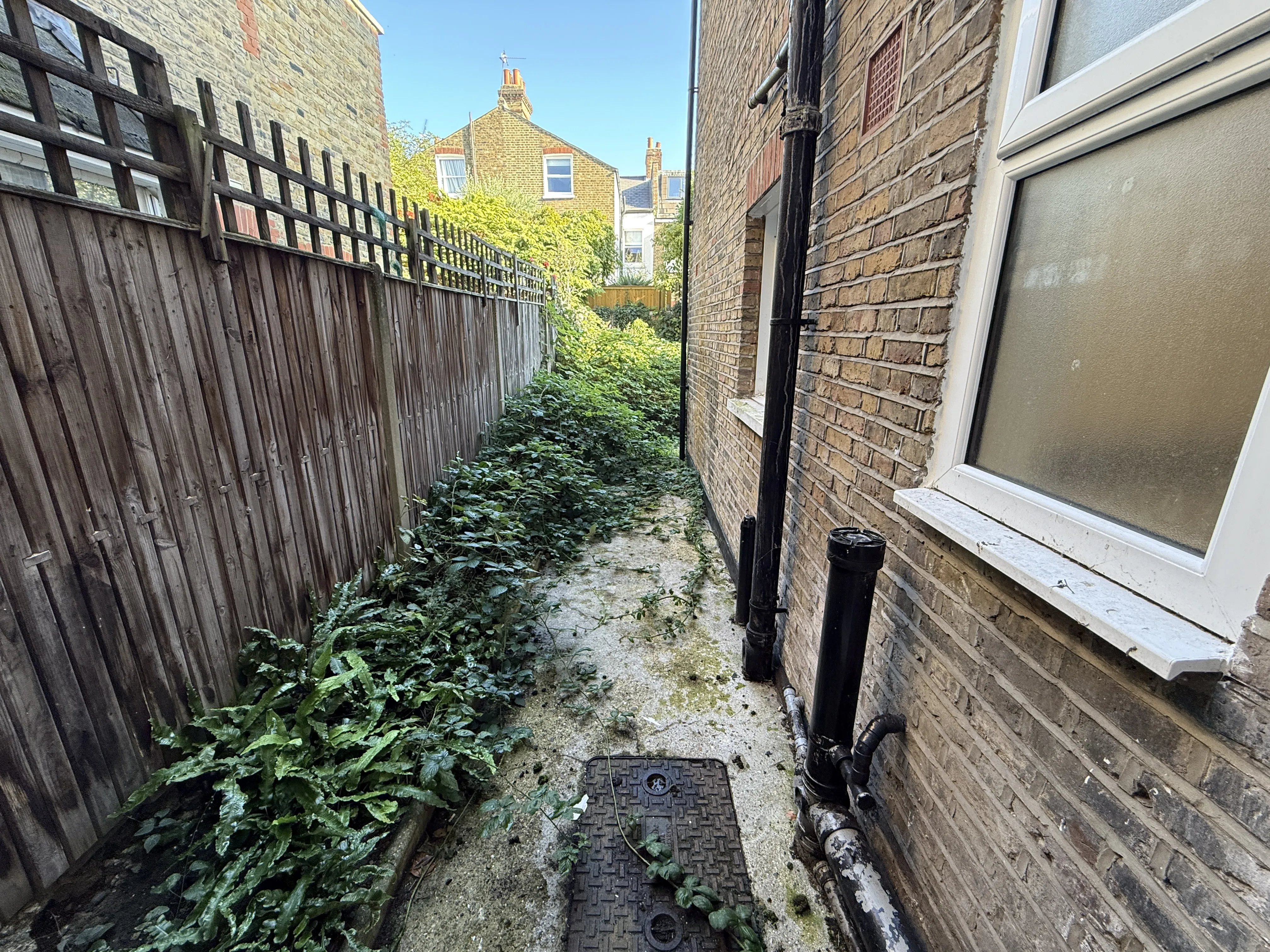 VACANT - Leasehold Self Contained Ground Floor Flat