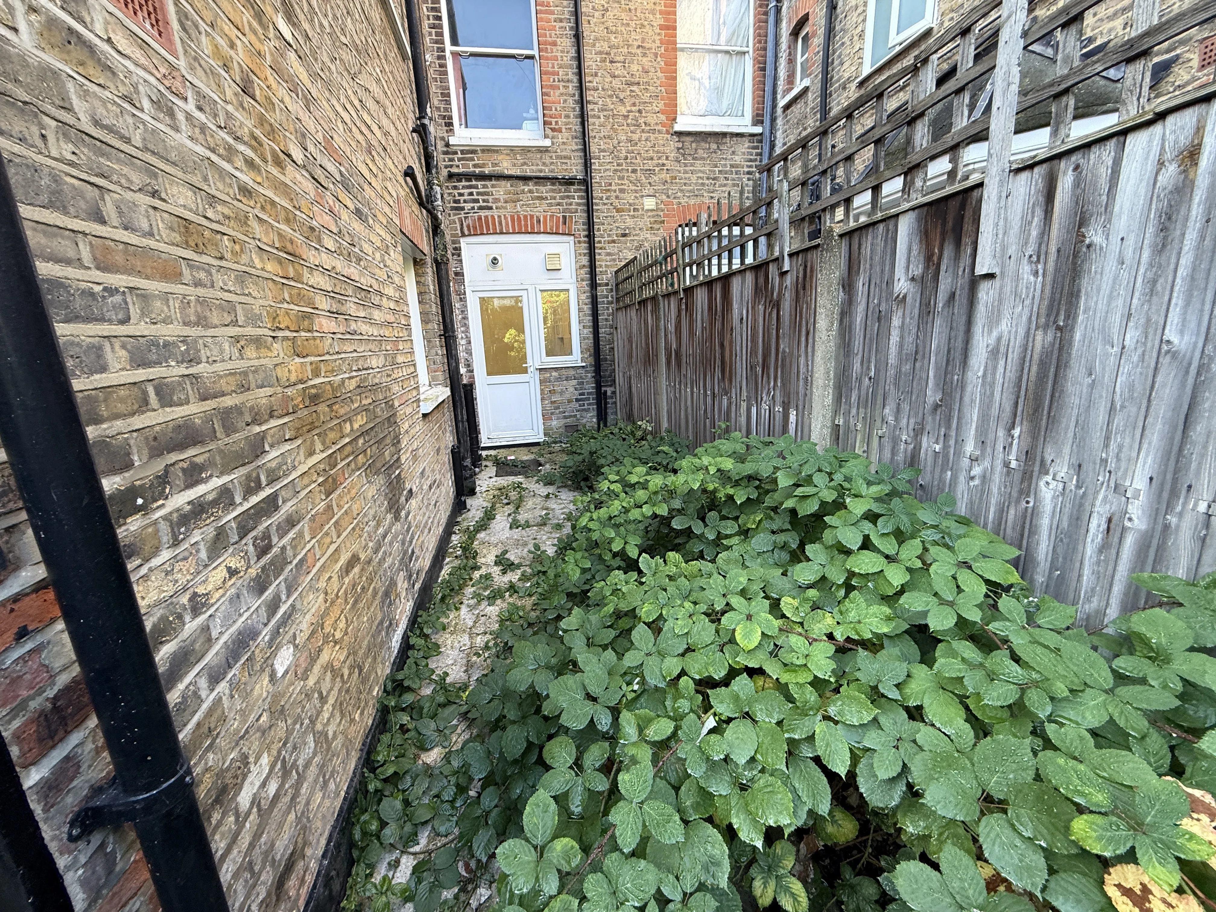 VACANT - Leasehold Self Contained Ground Floor Flat
