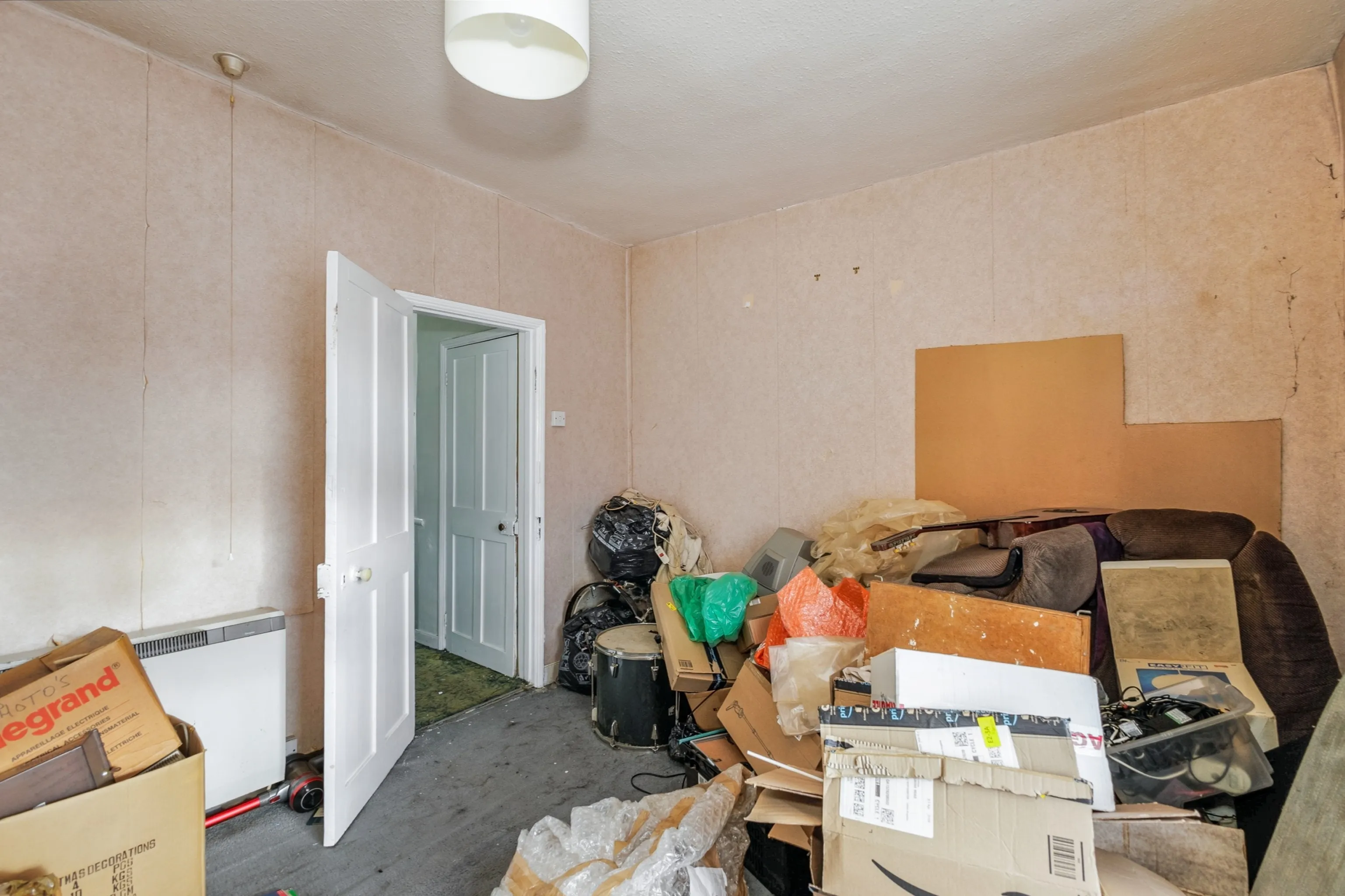 VACANT - Freehold Mid Terrace House