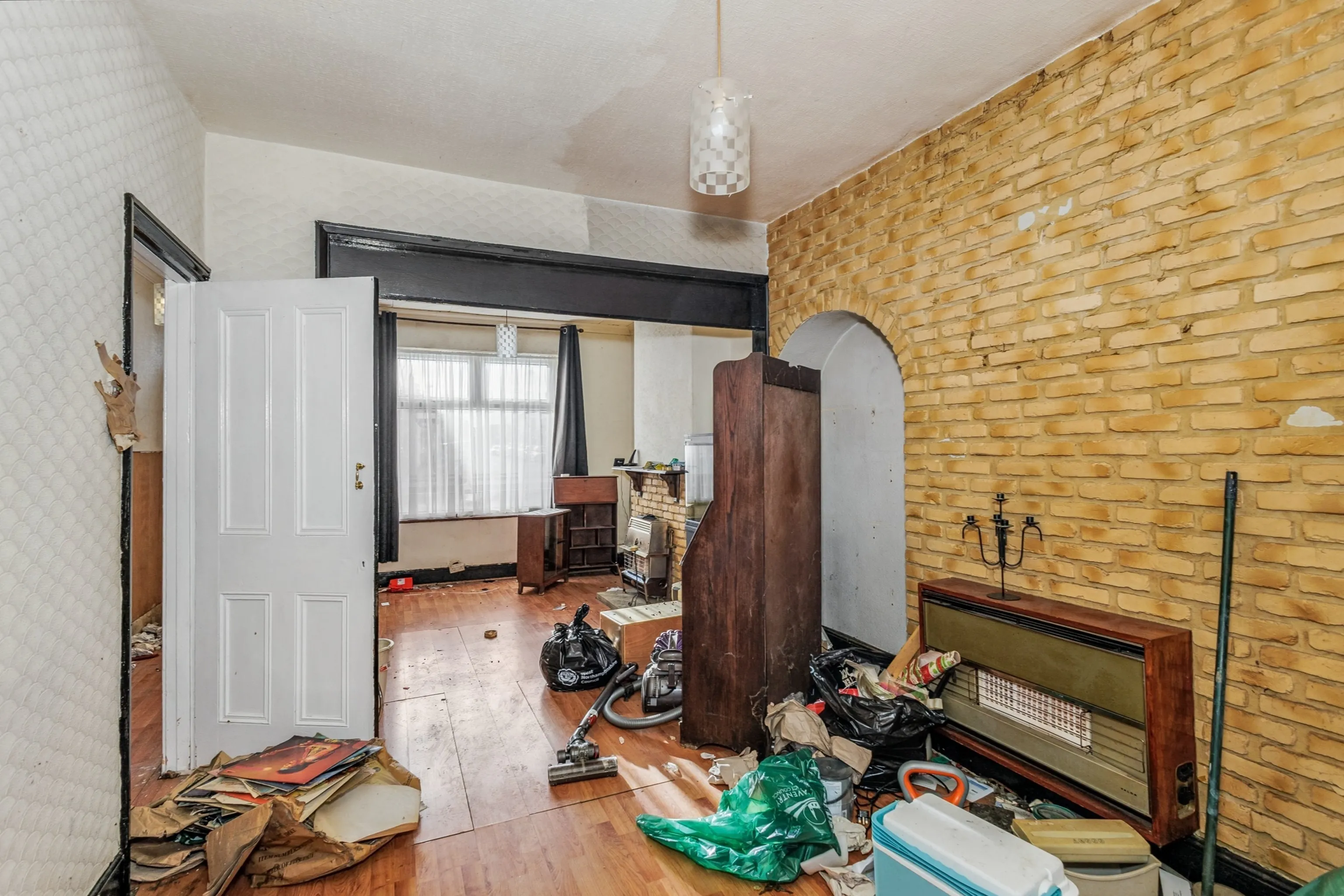 VACANT - Freehold Mid Terrace House