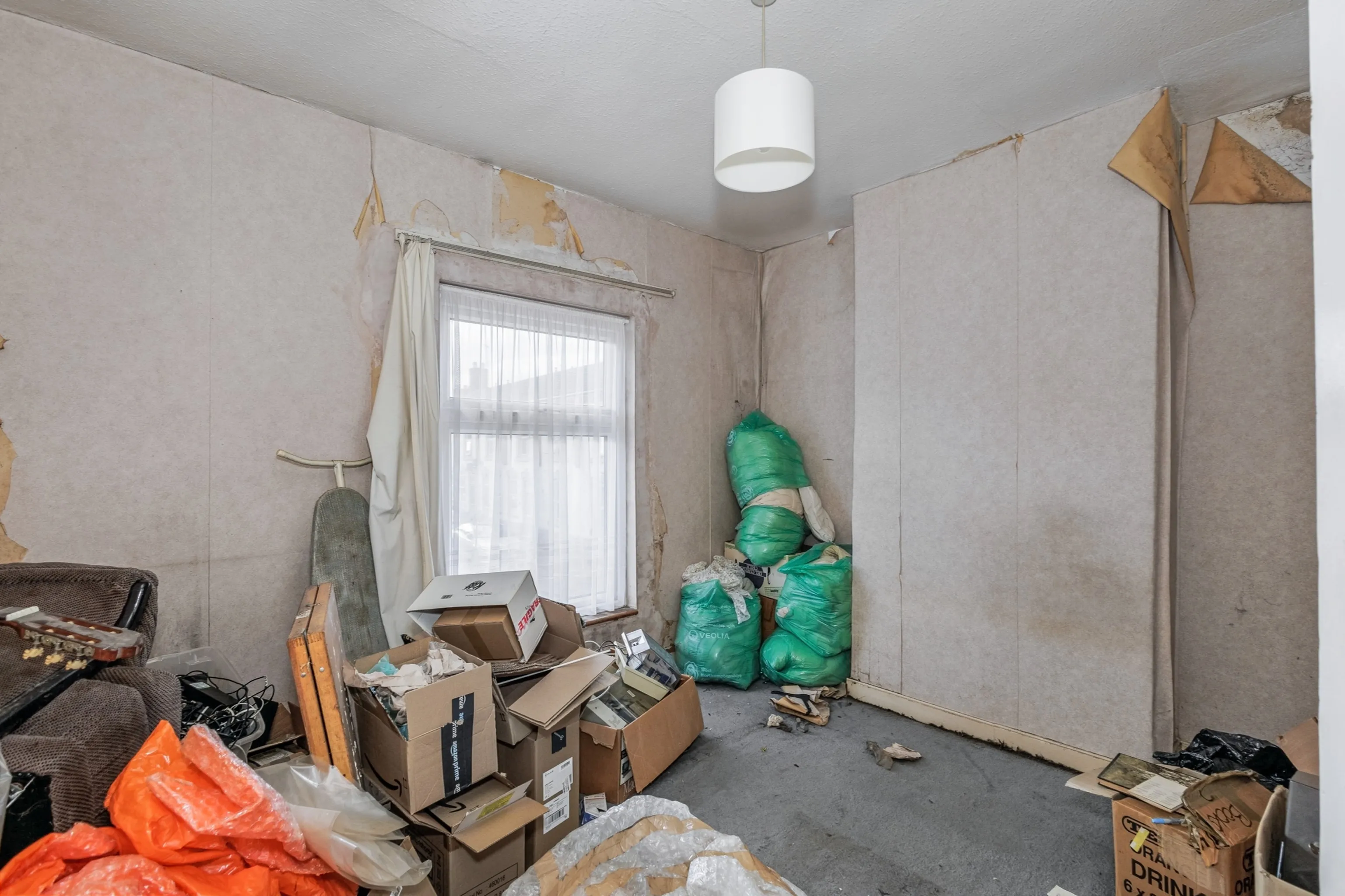 VACANT - Freehold Mid Terrace House
