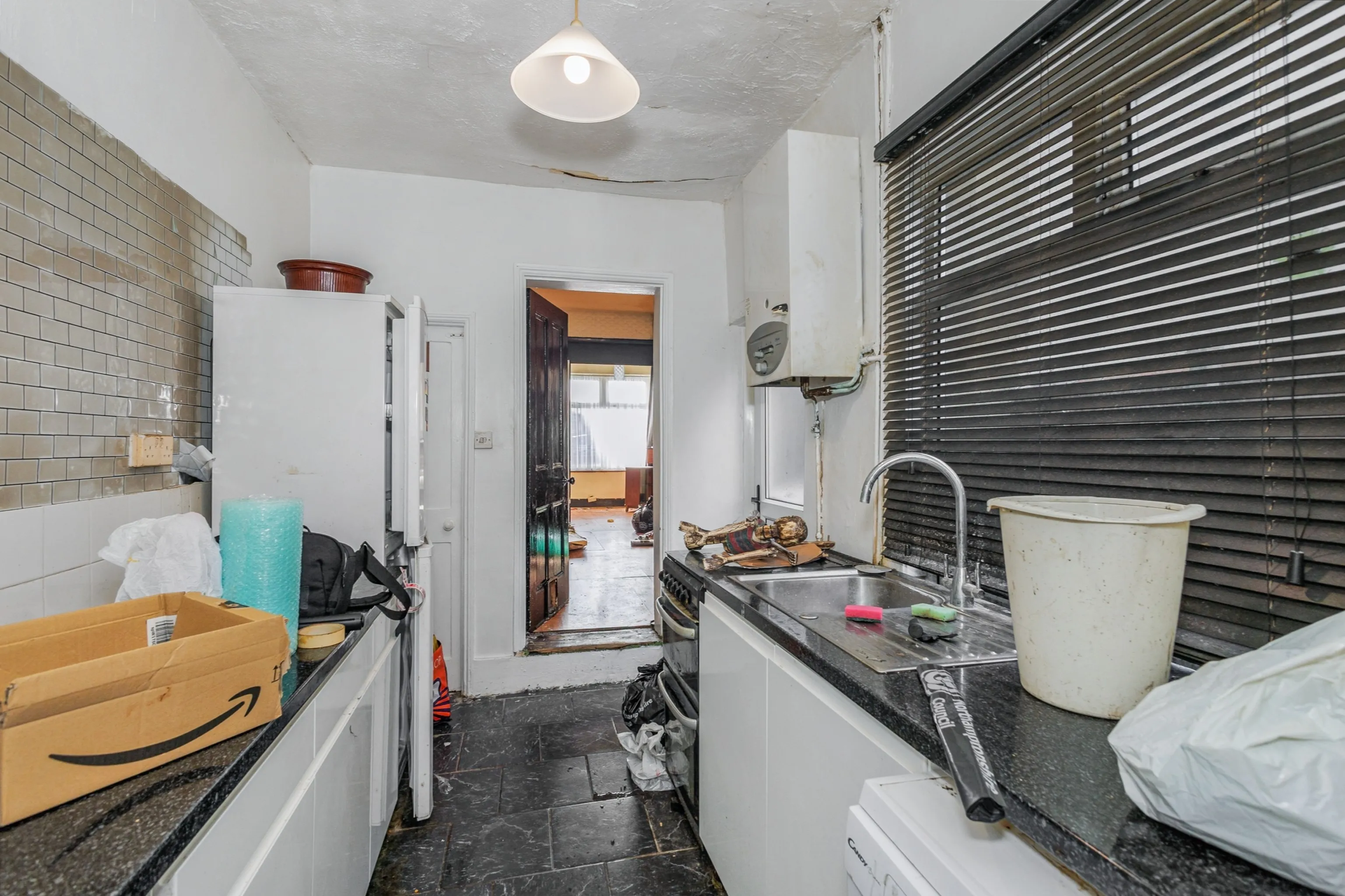 VACANT - Freehold Mid Terrace House
