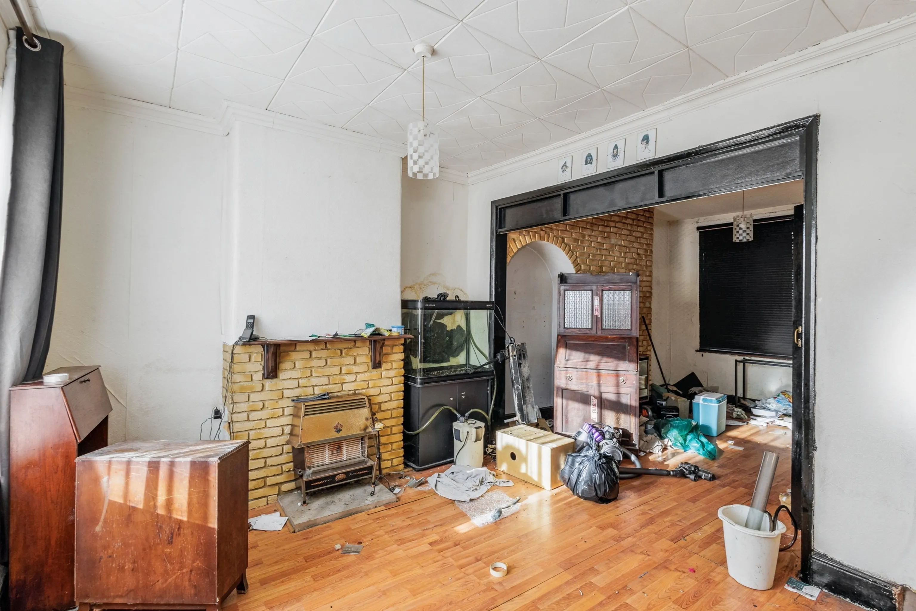 VACANT - Freehold Mid Terrace House