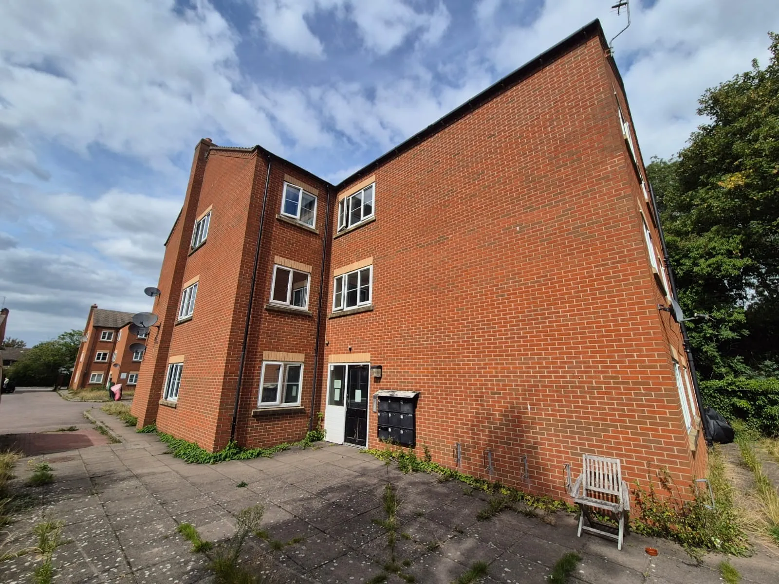 INVESTMENT - Long Leasehold Self Contained Ground Floor Flat