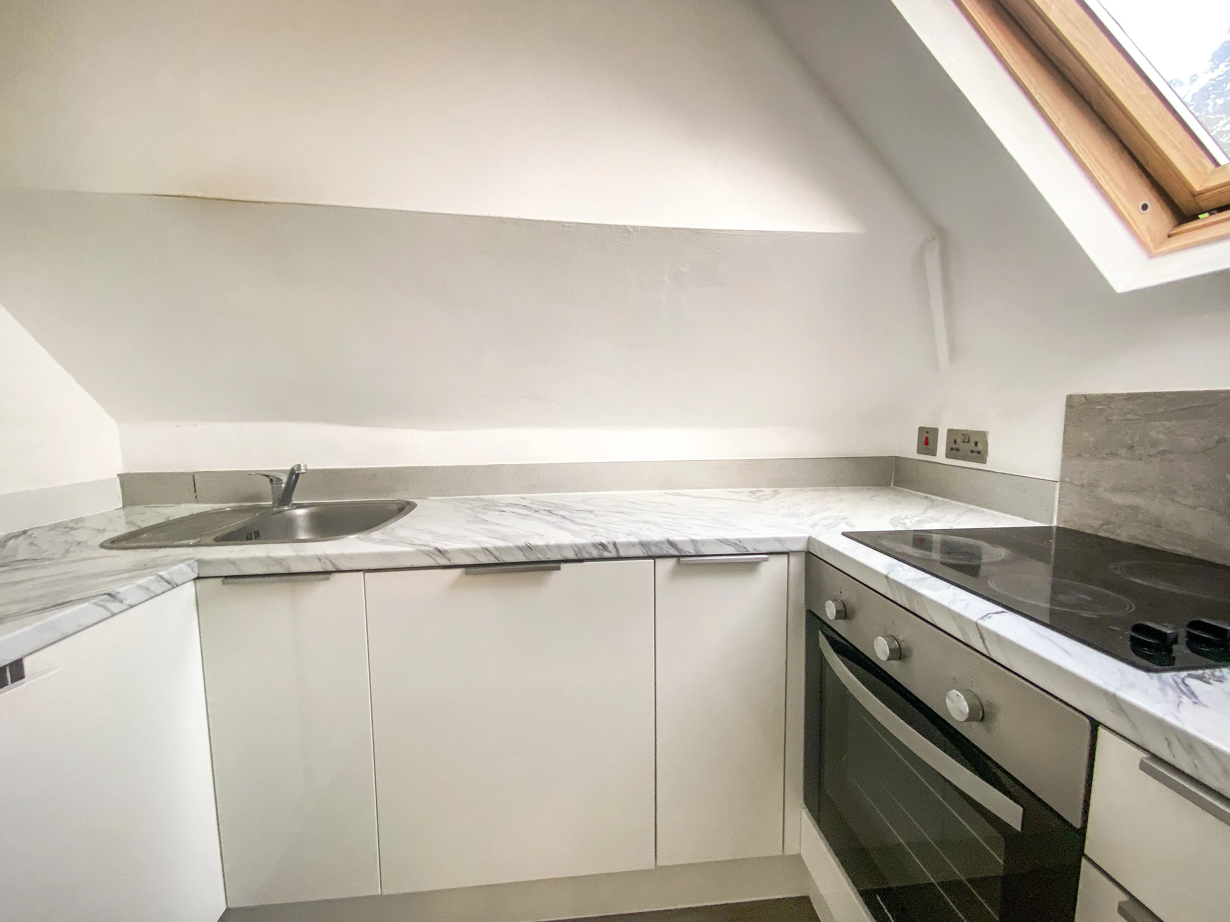 INVESTMENT - Substantial Freehold Detached Building