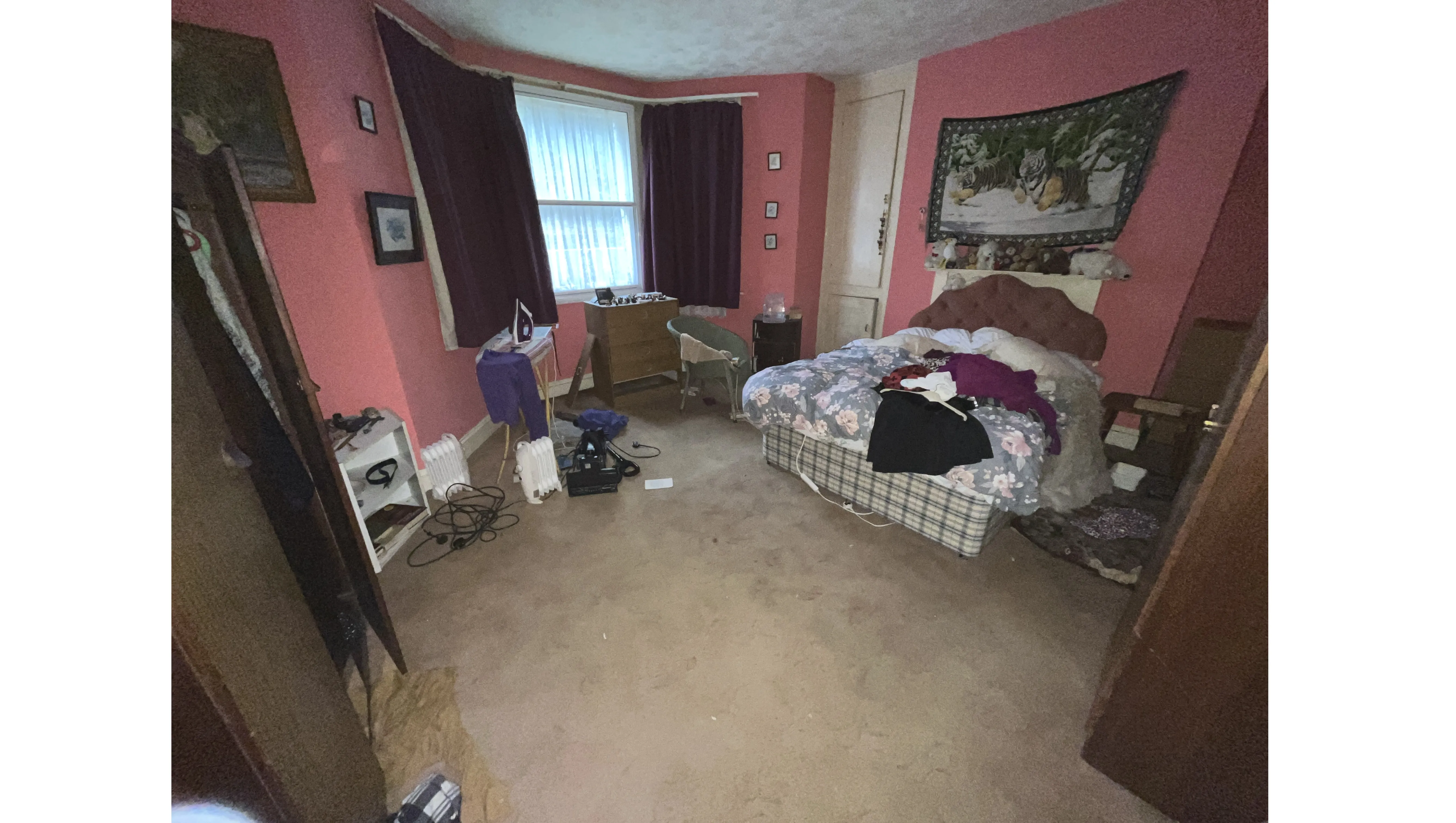 VACANT - Leasehold Self Contained Lower Ground Floor Flat