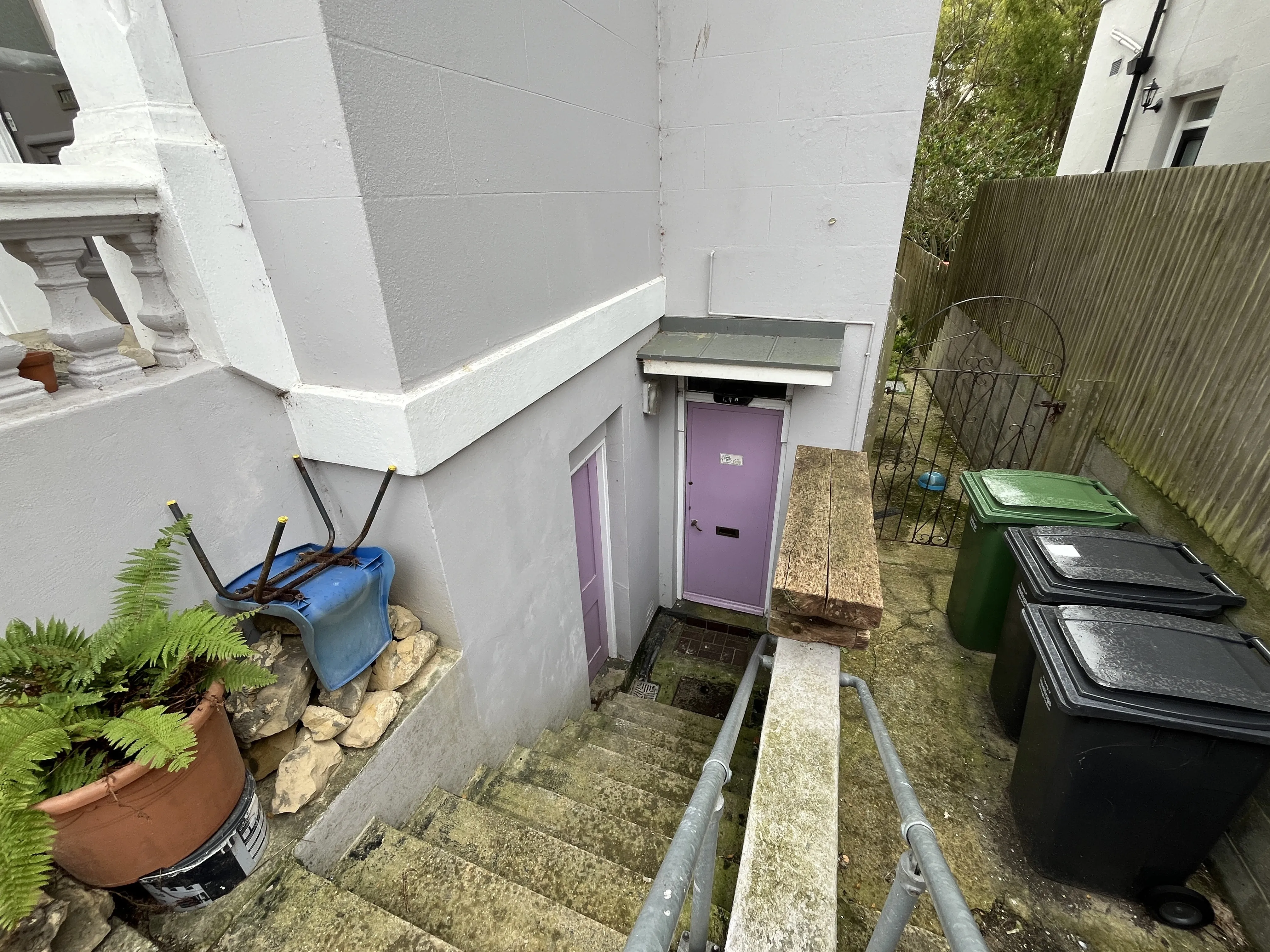 VACANT - Leasehold Self Contained Lower Ground Floor Flat