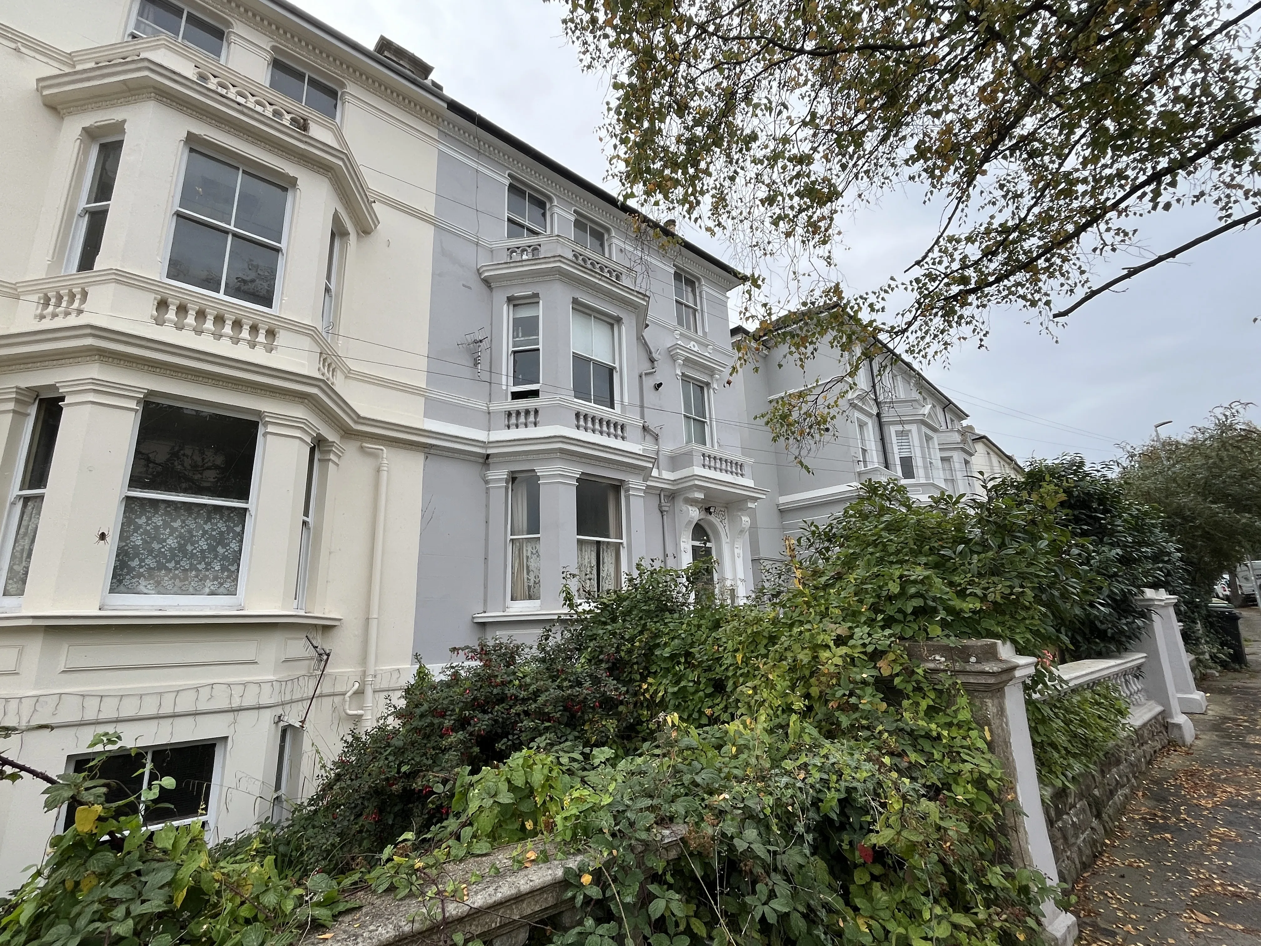 VACANT - Leasehold Self Contained Lower Ground Floor Flat