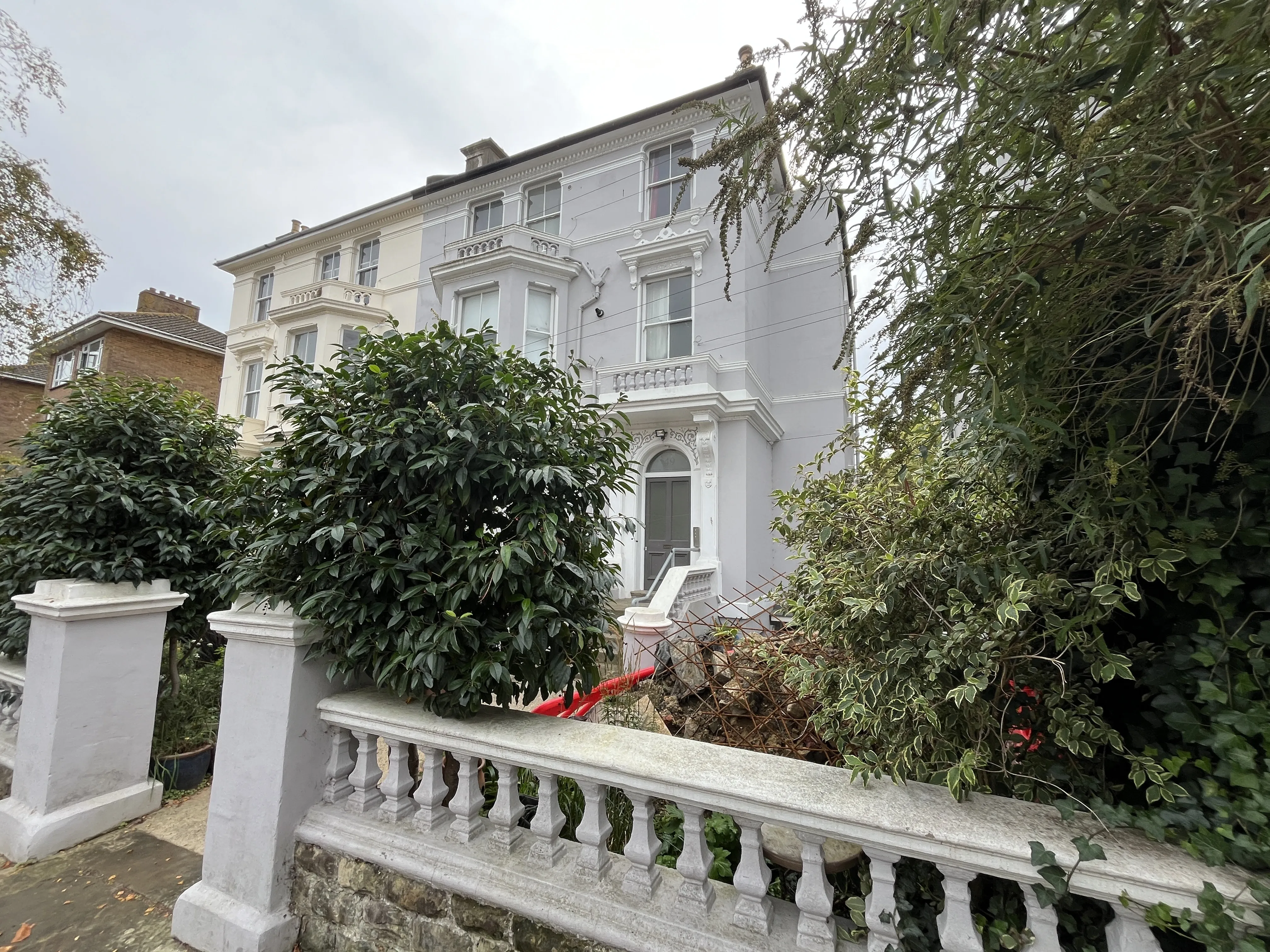 VACANT - Leasehold Self Contained Lower Ground Floor Flat