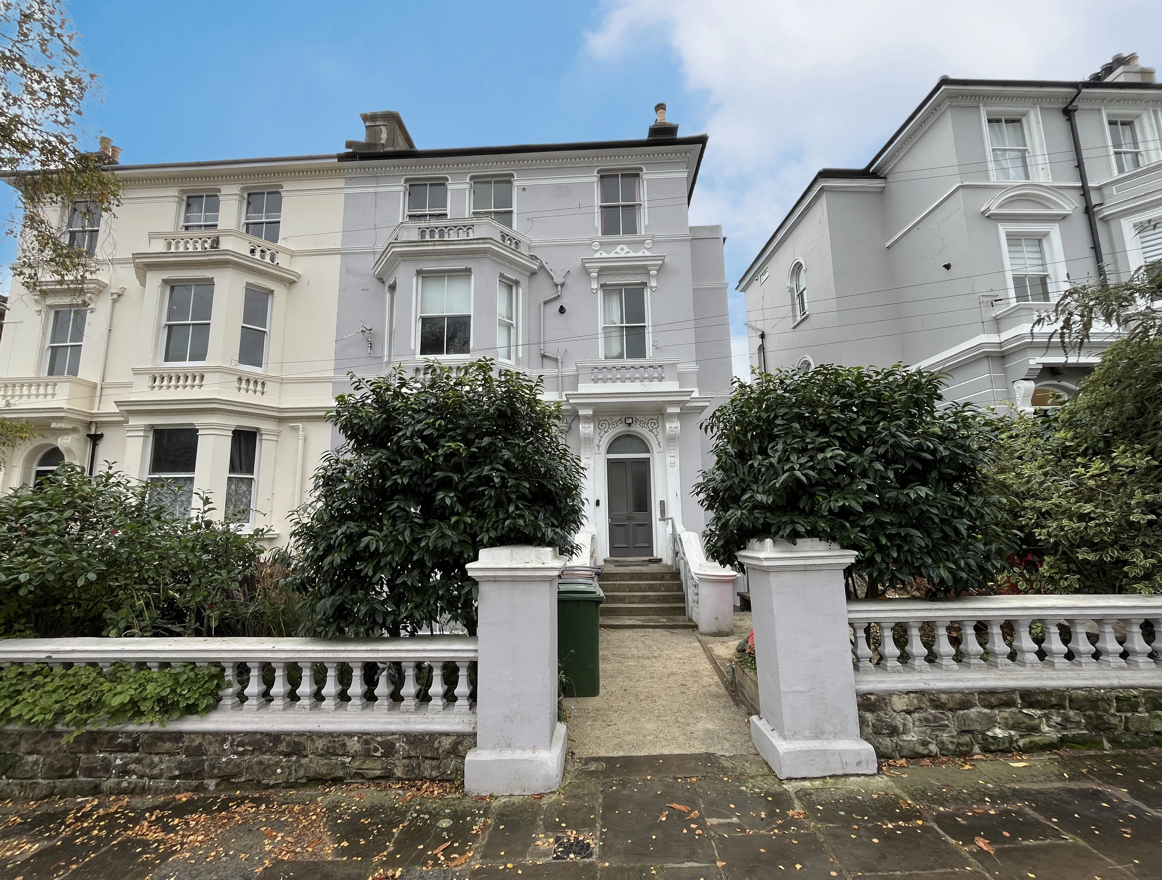 VACANT - Leasehold Self Contained Lower Ground Floor Flat