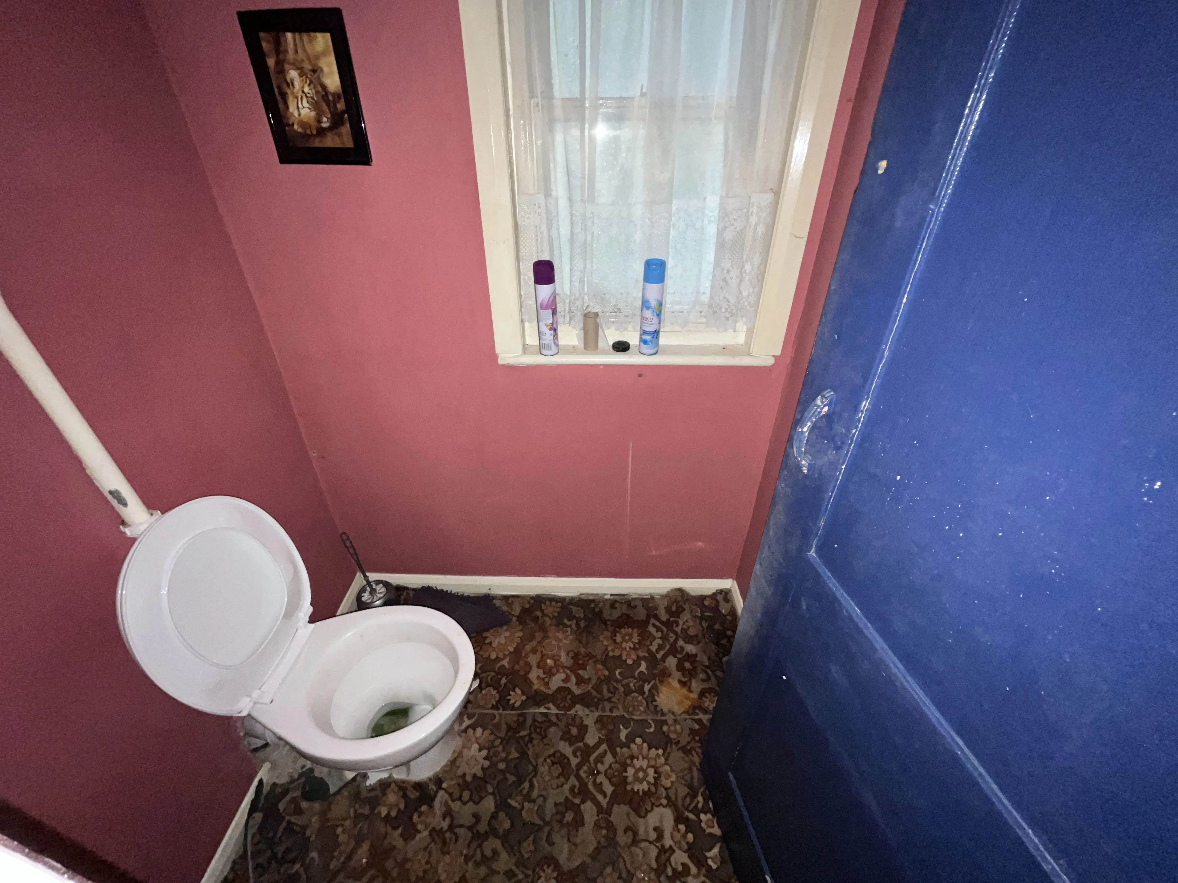 VACANT - Leasehold Self Contained Lower Ground Floor Flat
