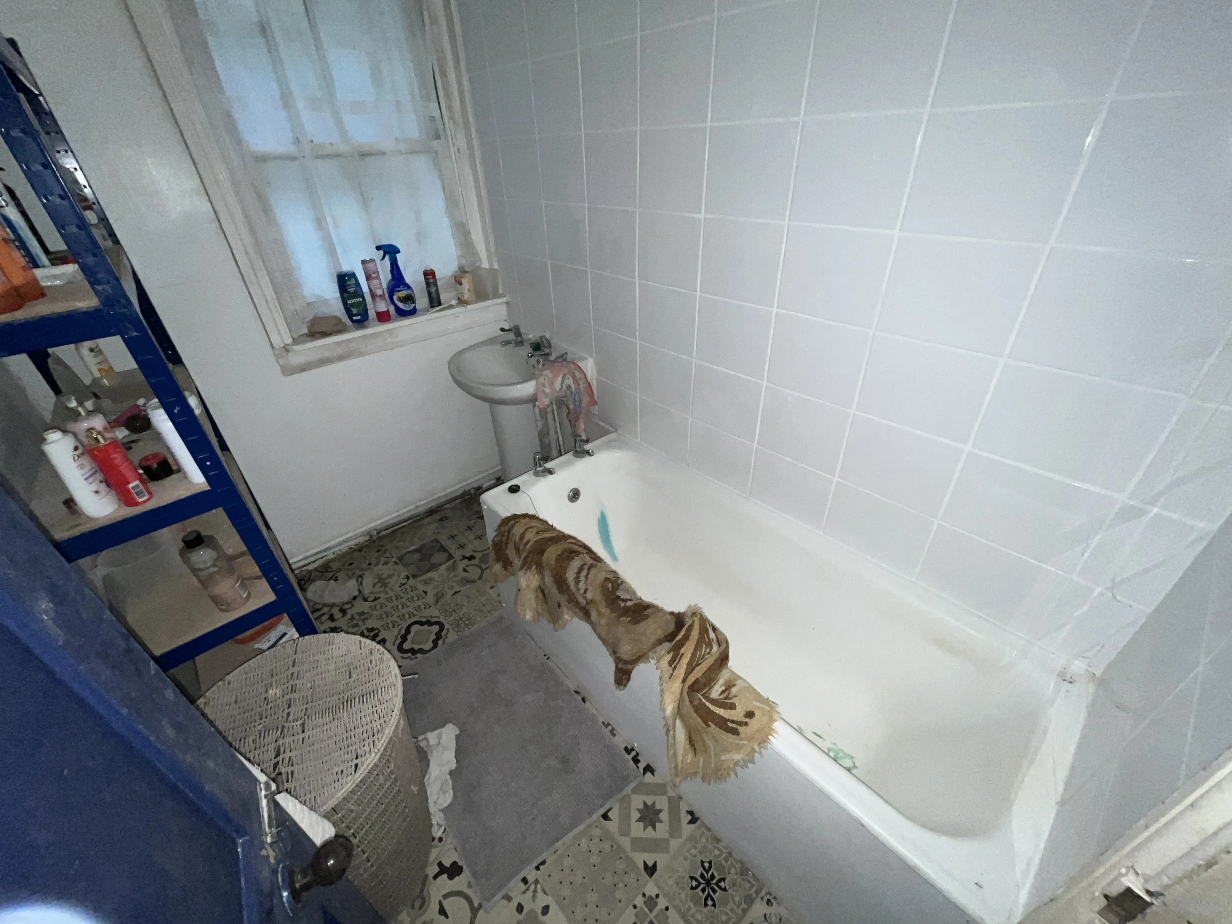 VACANT - Leasehold Self Contained Lower Ground Floor Flat