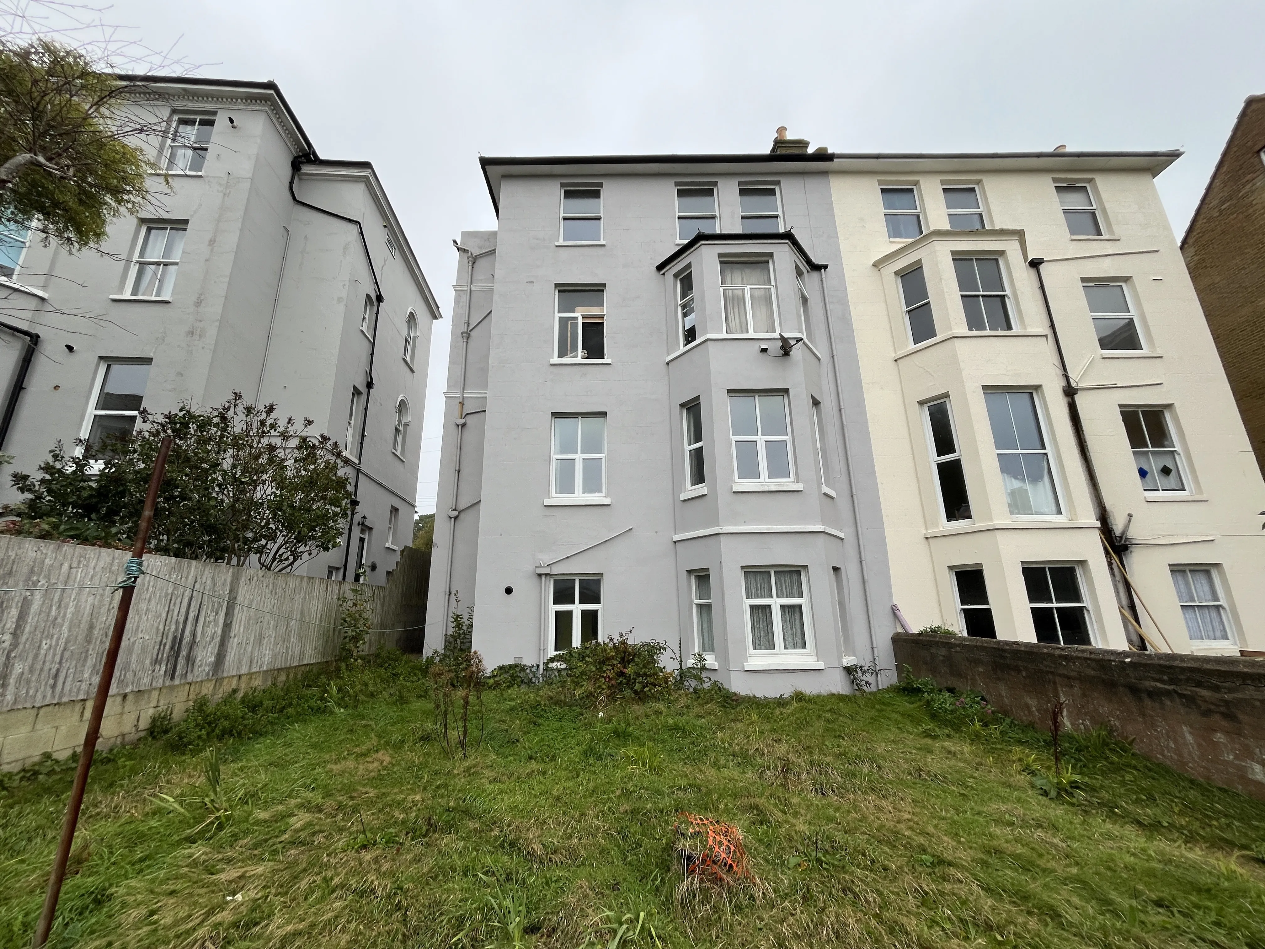 VACANT - Leasehold Self Contained Lower Ground Floor Flat