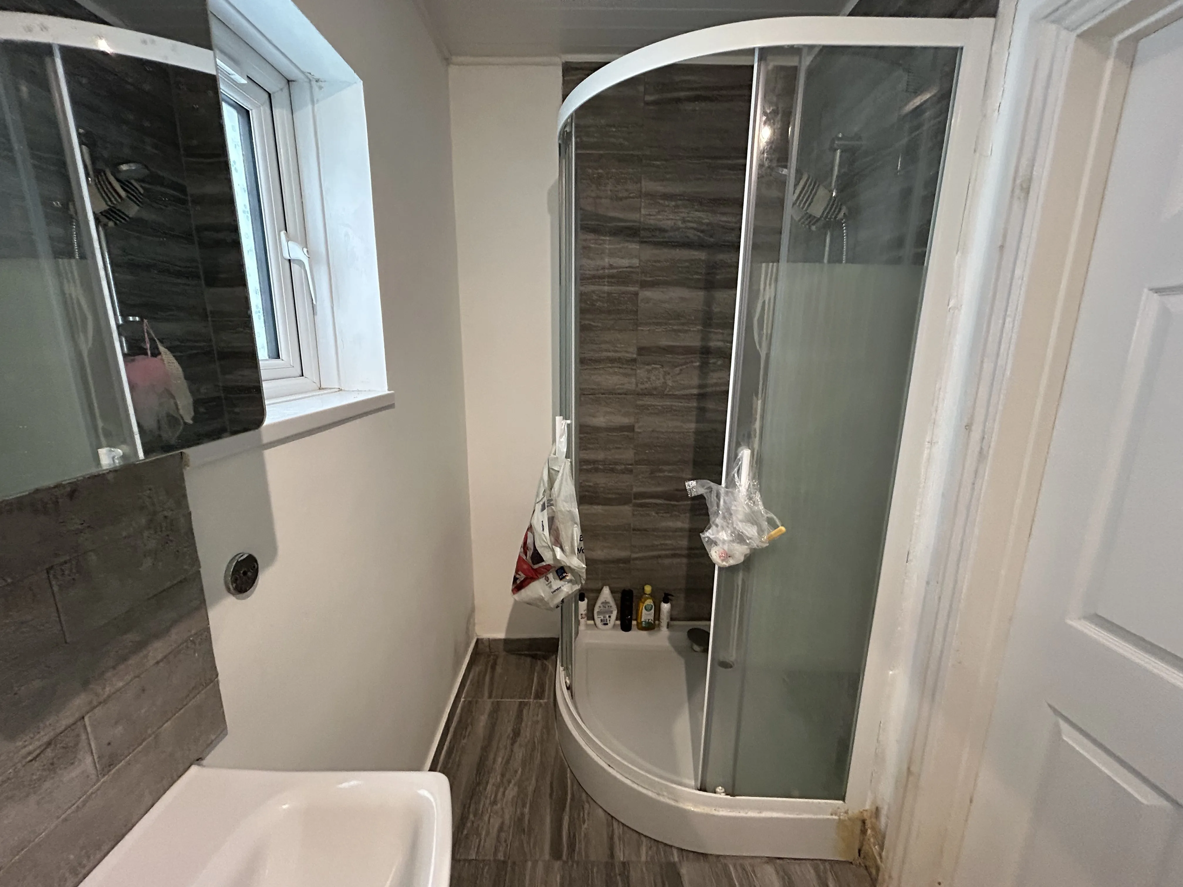 INVESTMENT - Leasehold Self Contained Ground and Lower Ground Floor Maisonette