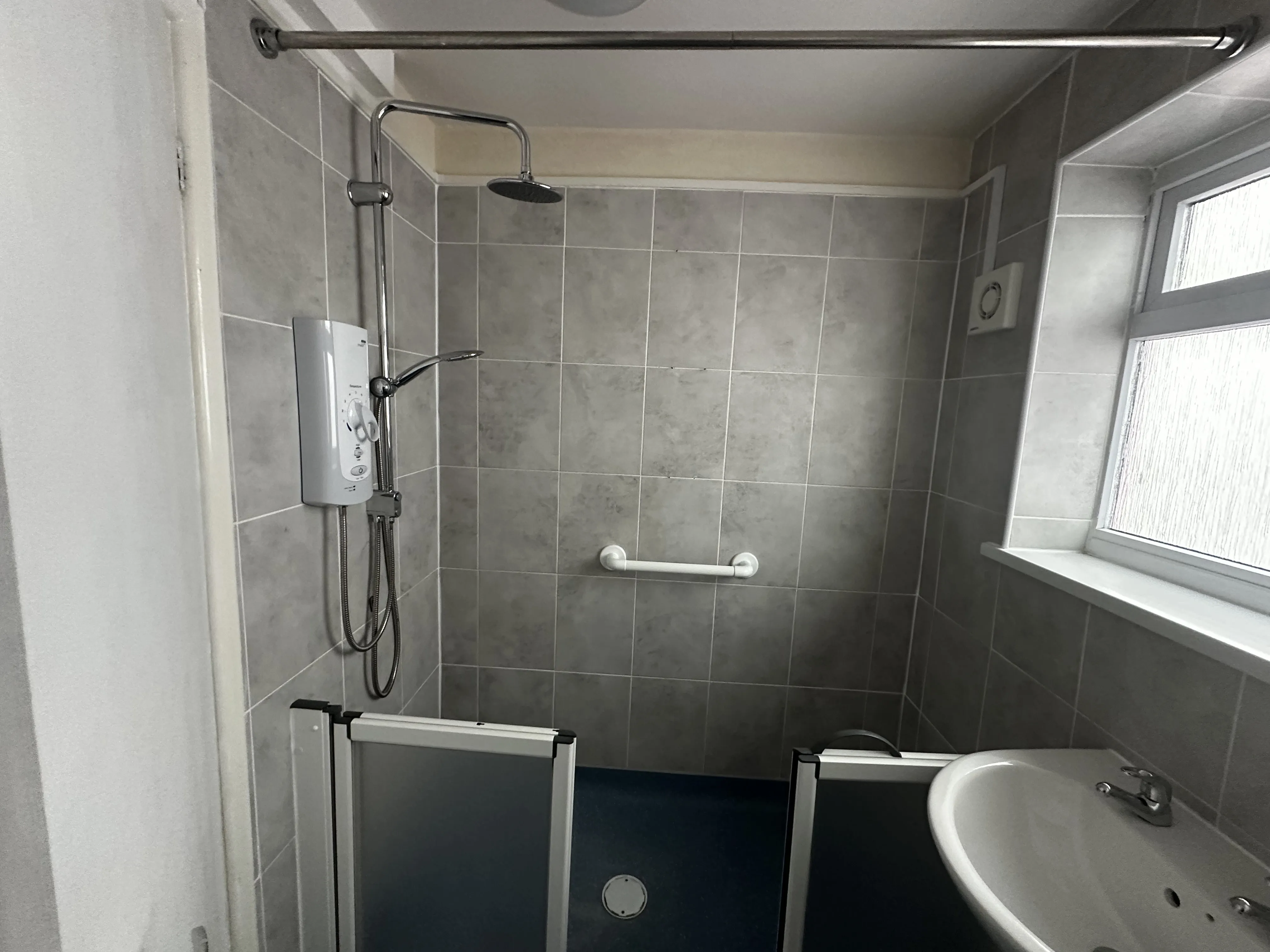 VACANT - Freehold End Terrace House