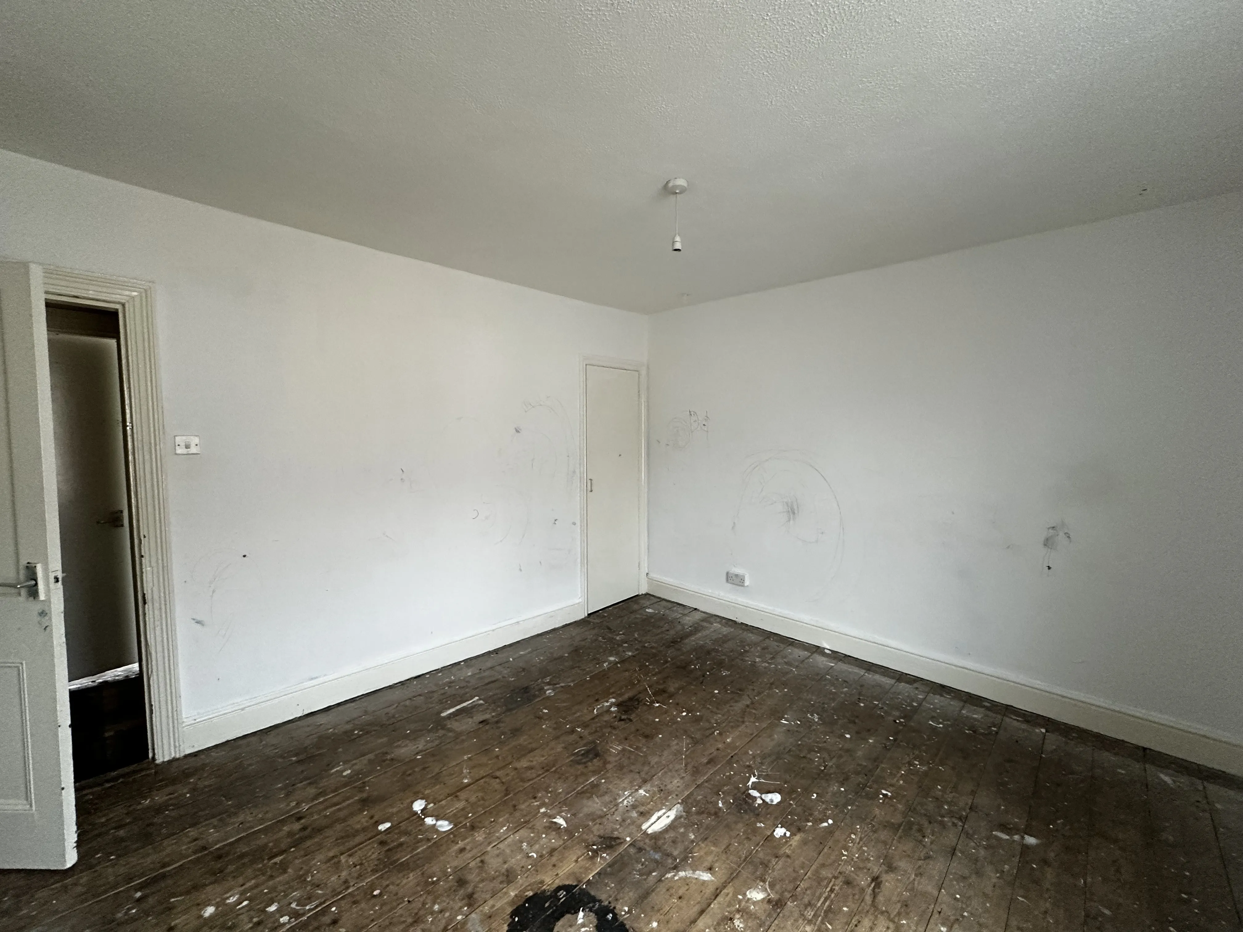 VACANT - Freehold End Terrace House