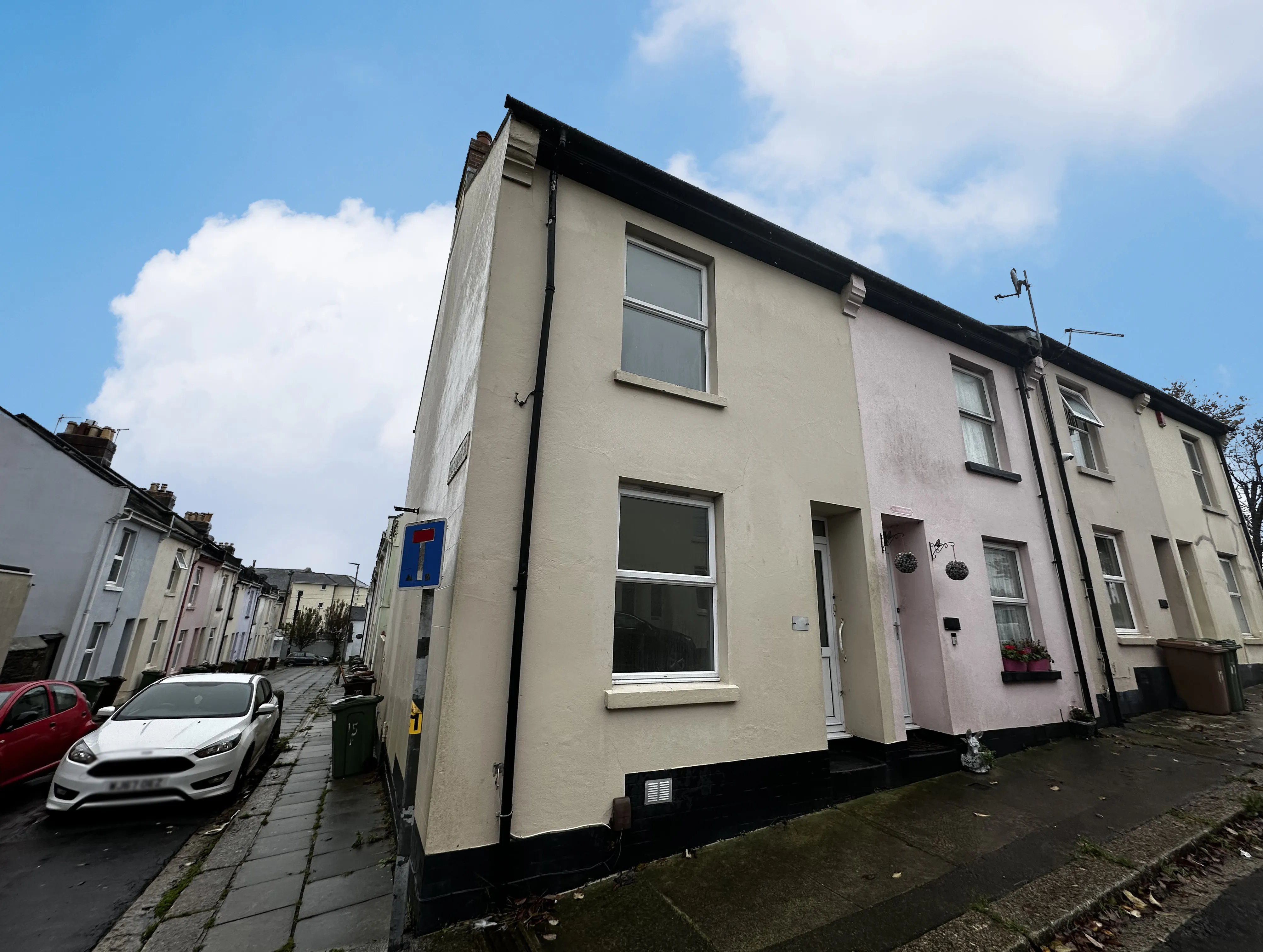 VACANT - Freehold End Terrace House