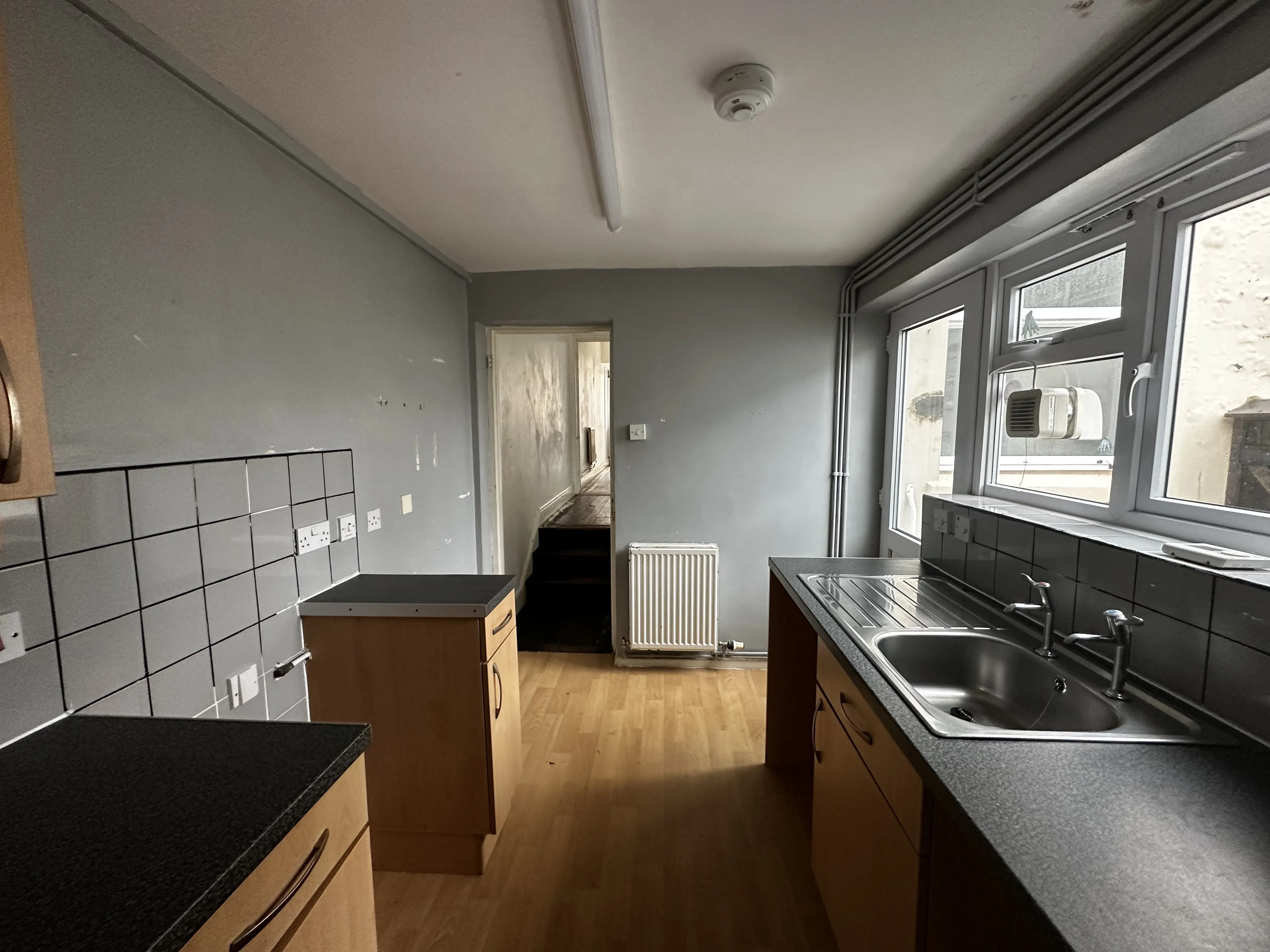 VACANT - Freehold End Terrace House