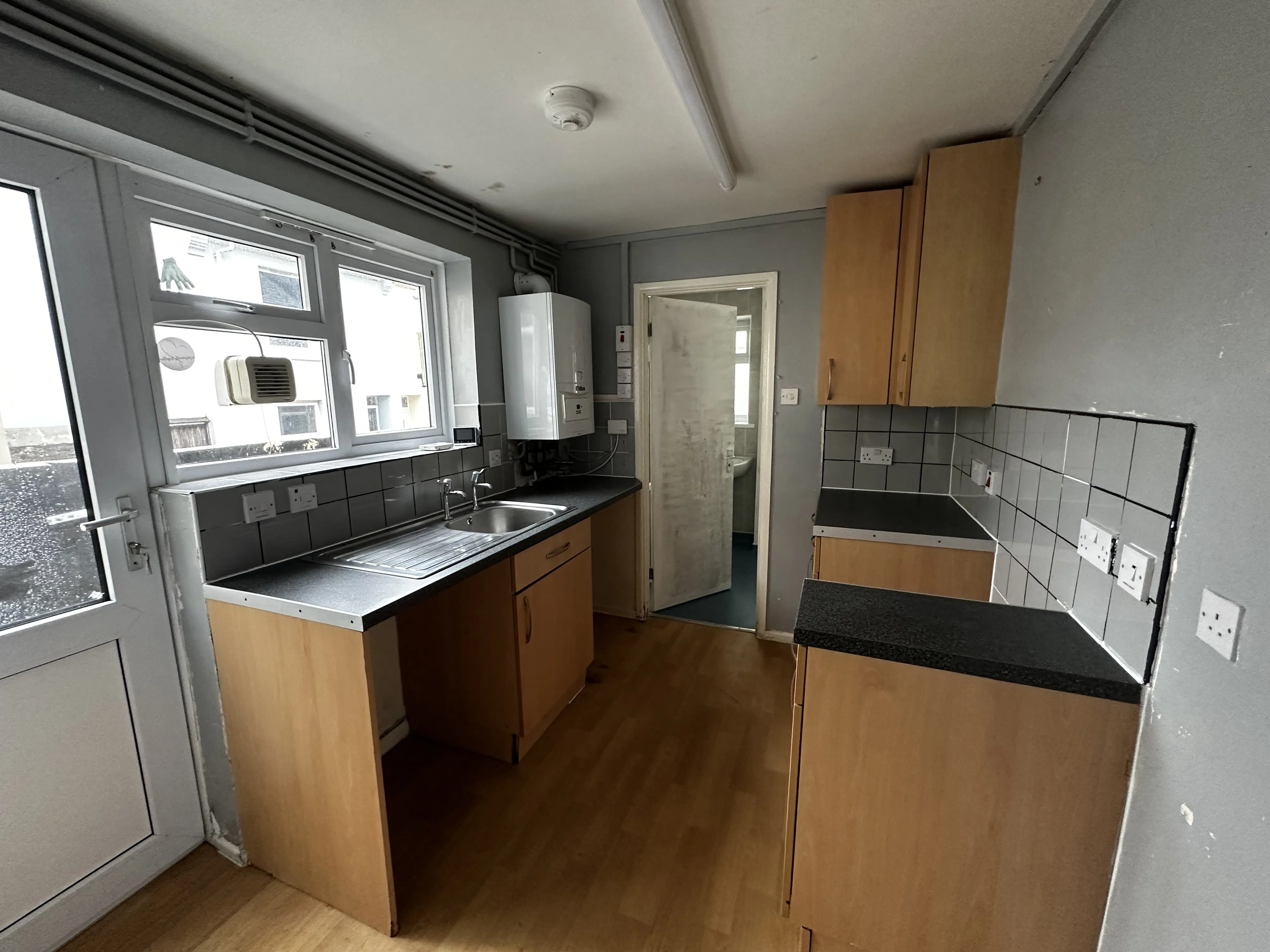 VACANT - Freehold End Terrace House