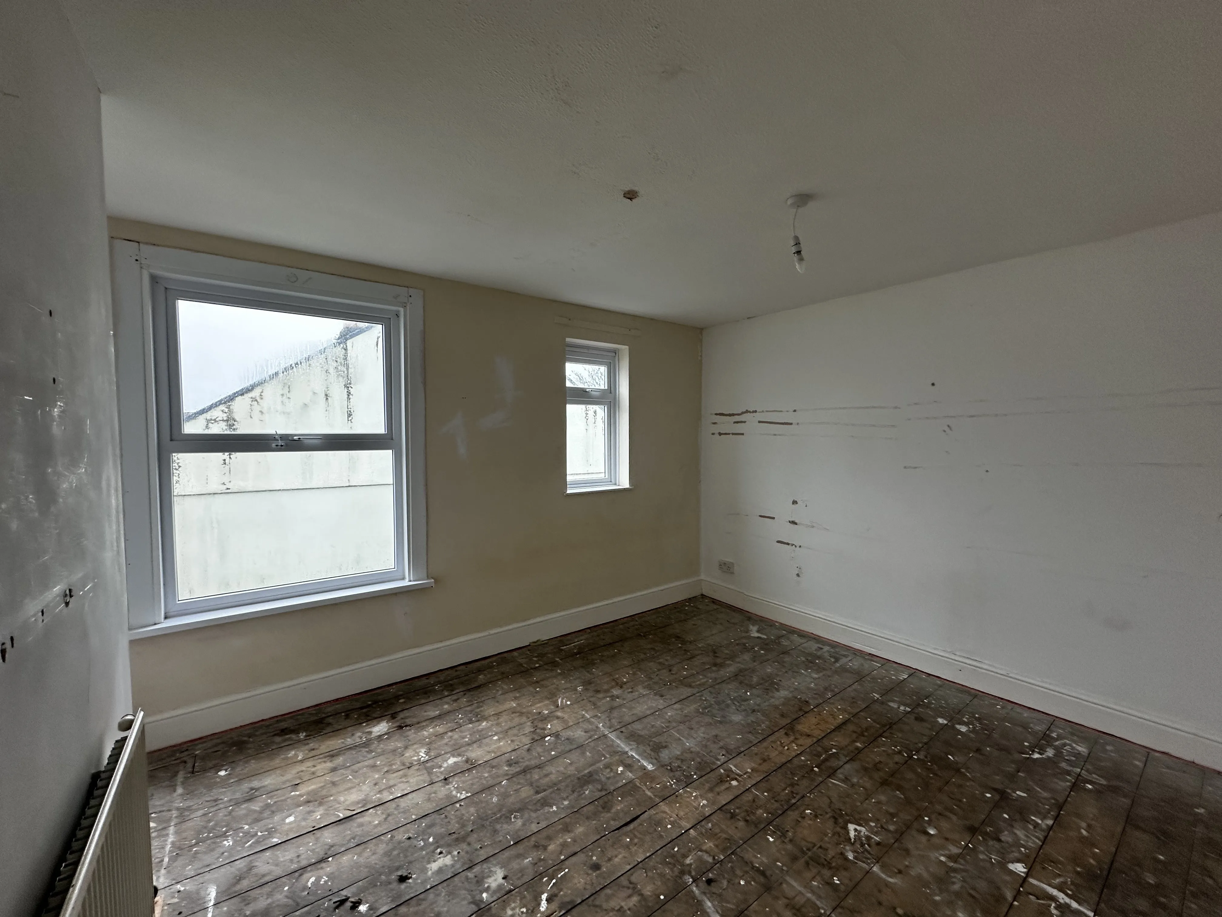 VACANT - Freehold End Terrace House