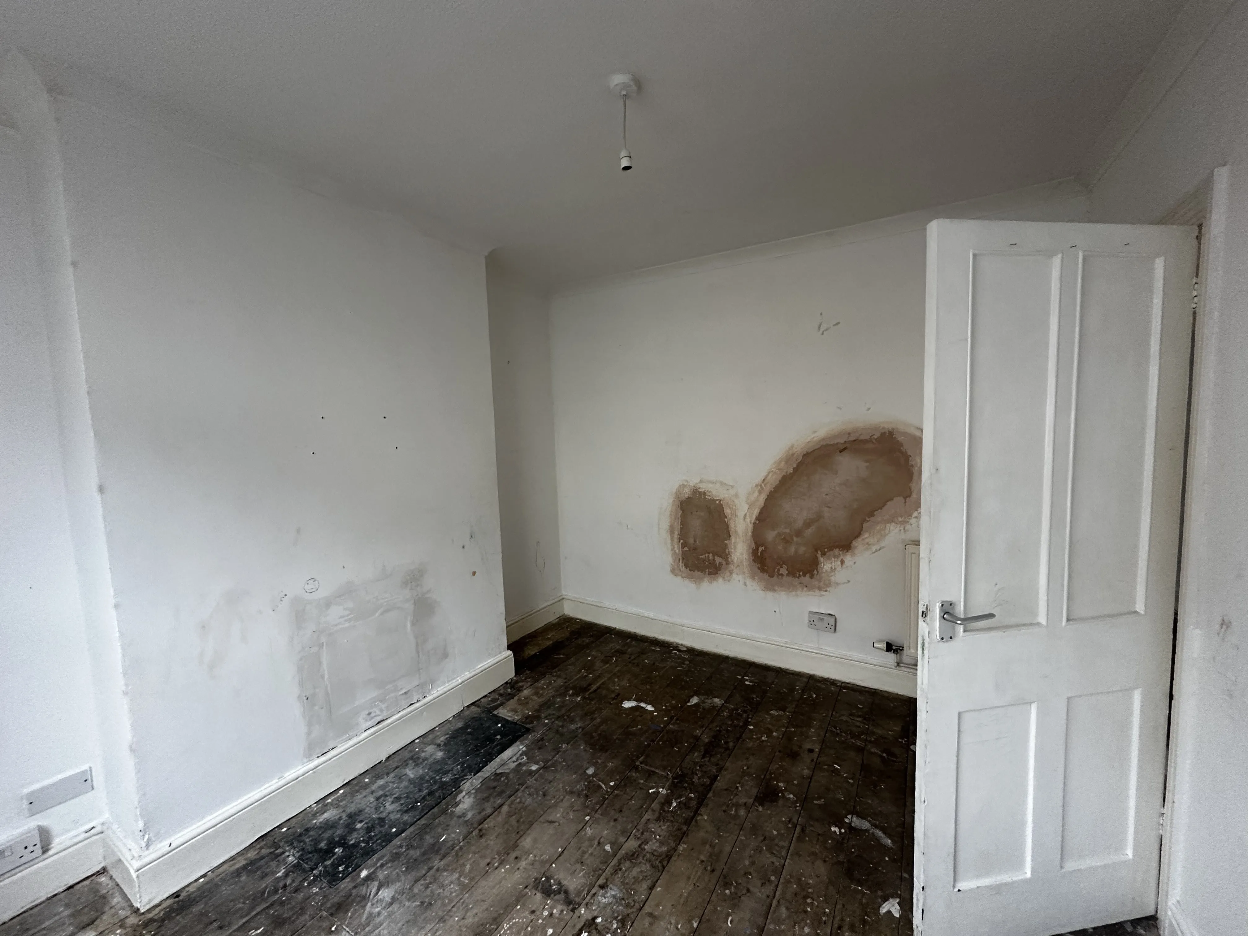 VACANT - Freehold End Terrace House