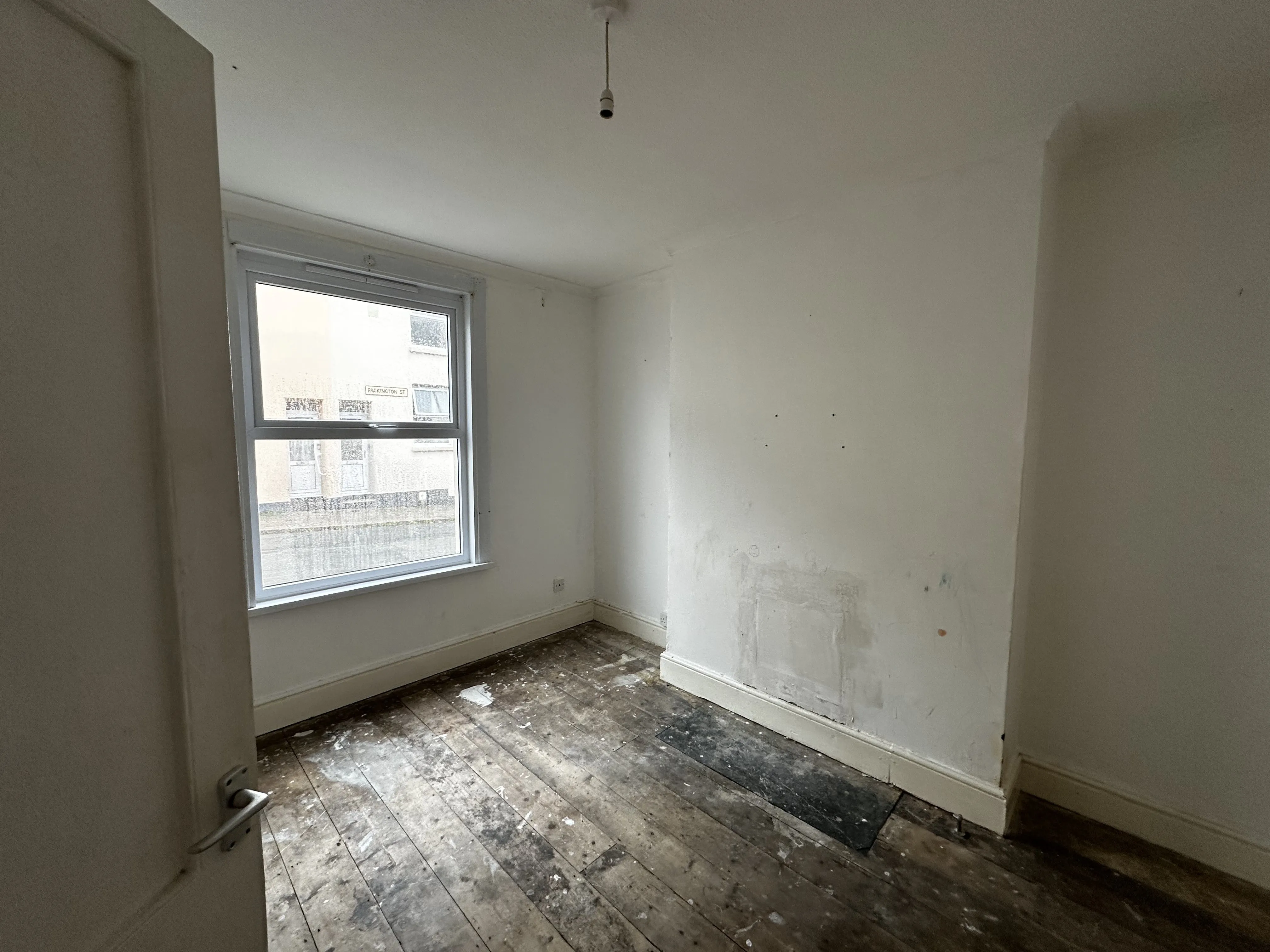 VACANT - Freehold End Terrace House