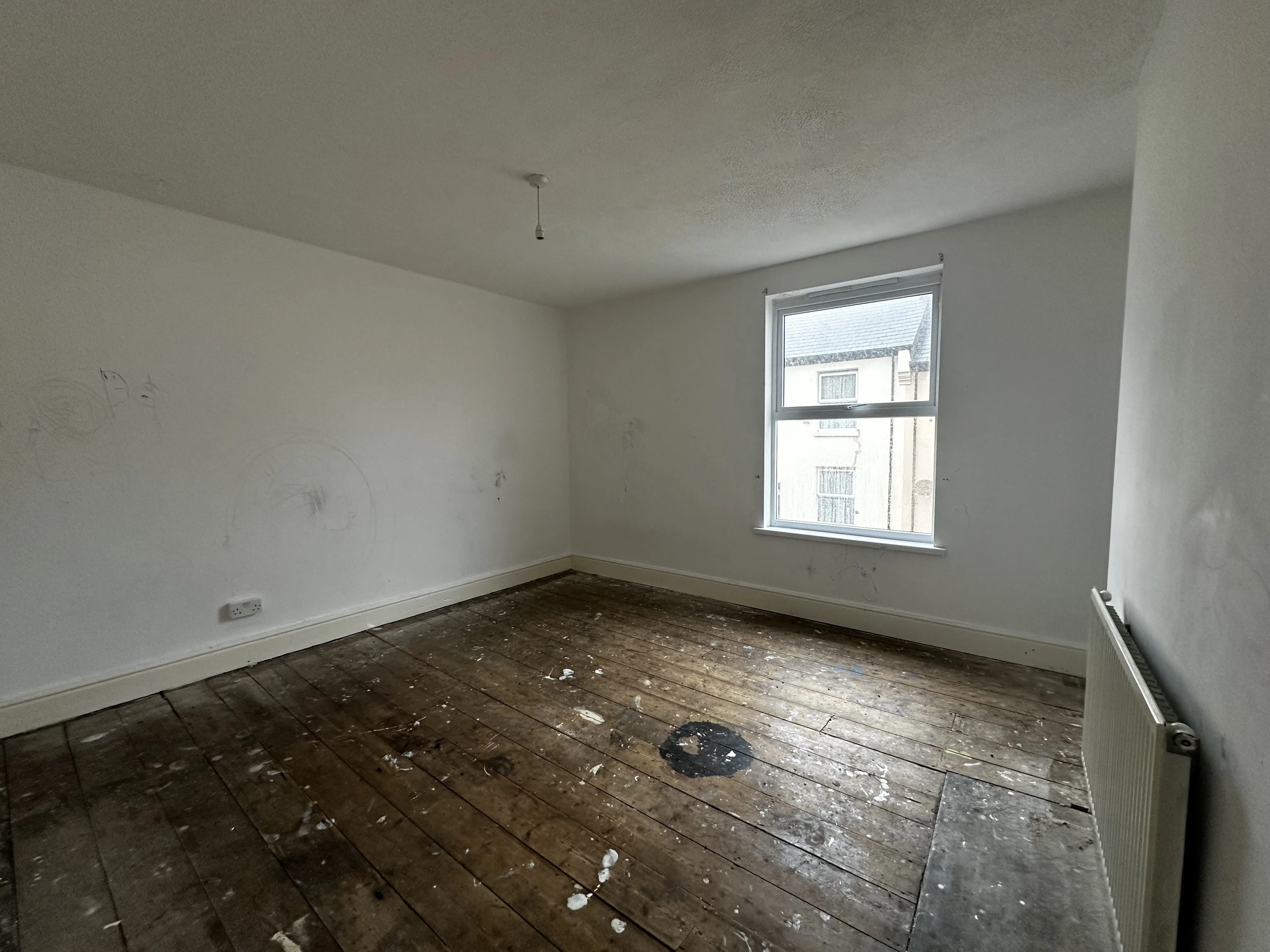 VACANT - Freehold End Terrace House